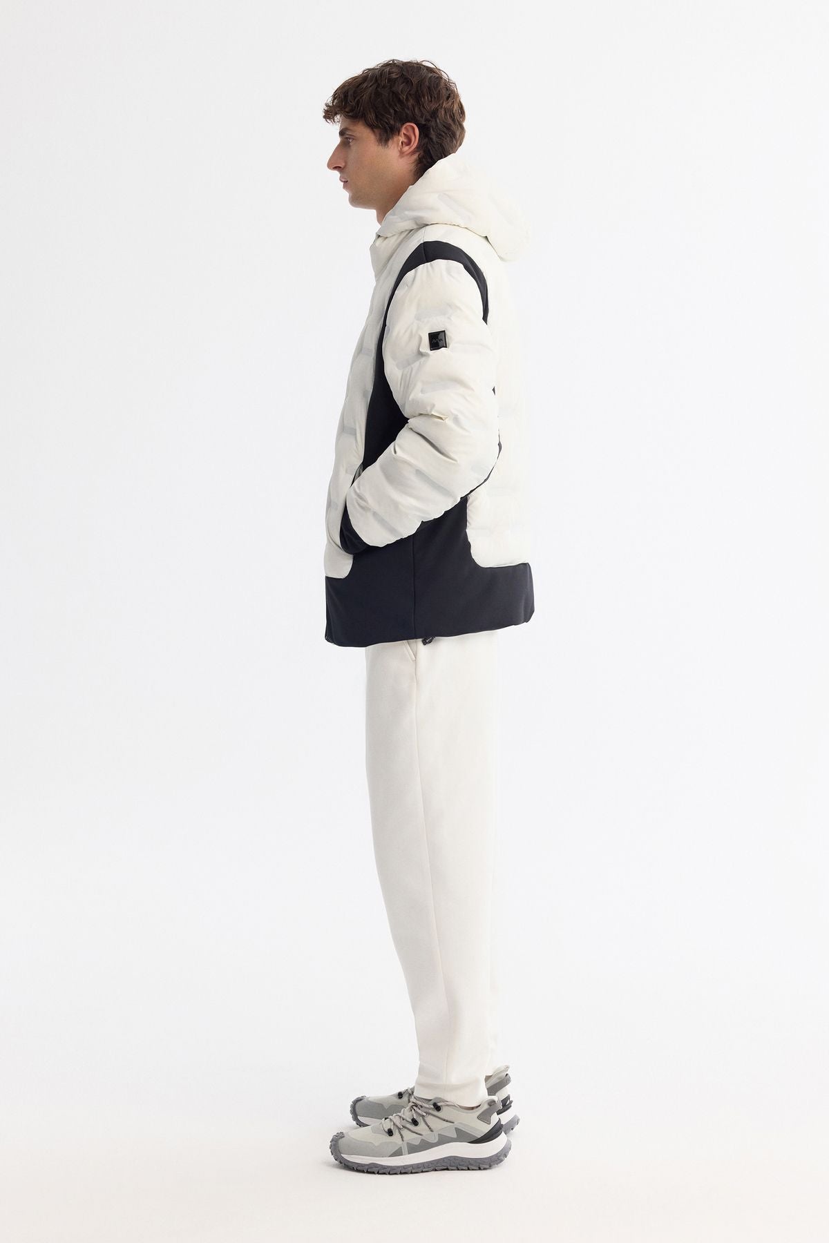 Men's white hooded water repulsive windproof swelling coat A42y6105