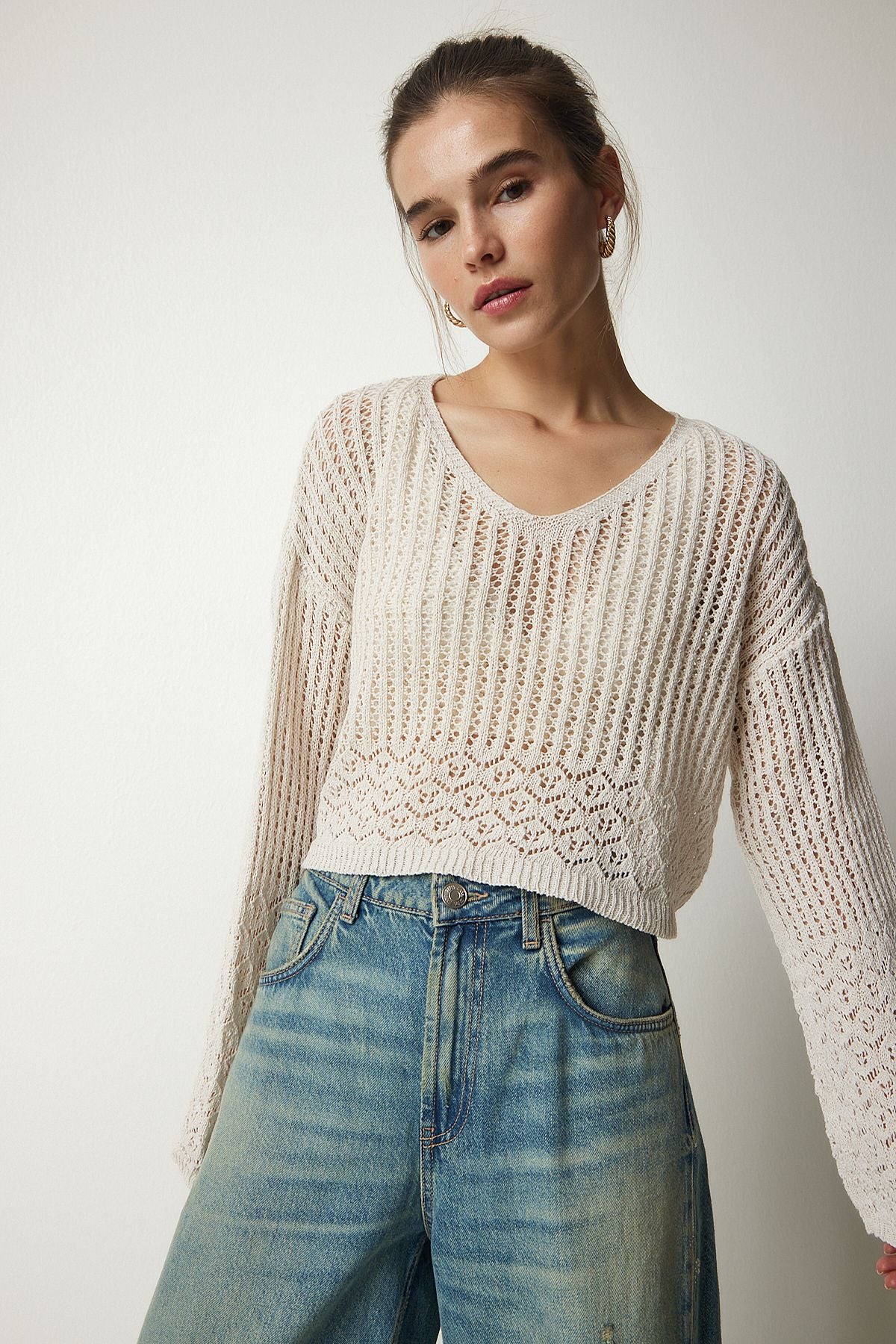 Women's Cream V -Yaka Outline Crop Knitwear Sweater CI00094