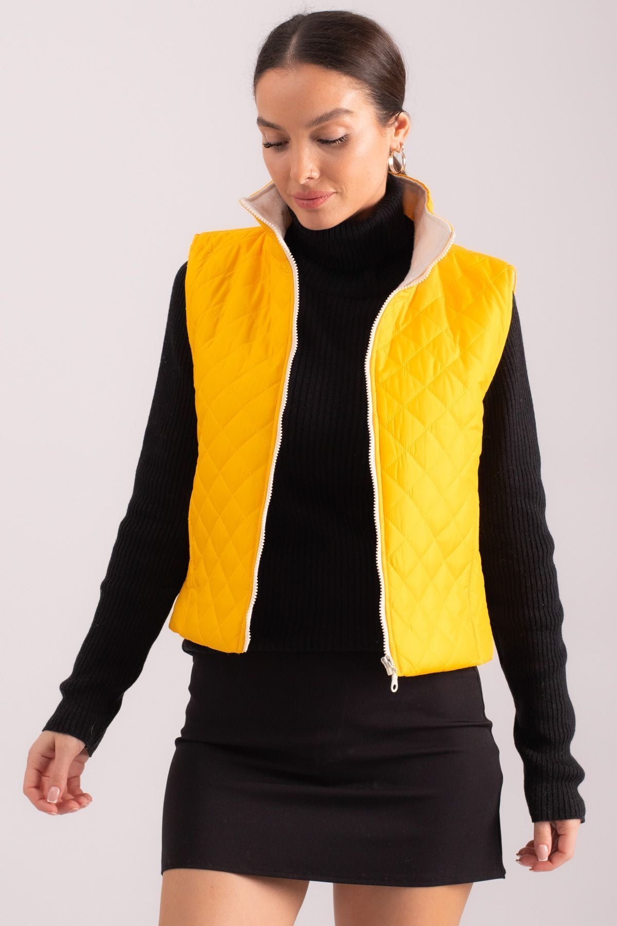 Female Yellow Stamp Lined Pocket Zippered Kapitone Vest ARM-24K001063