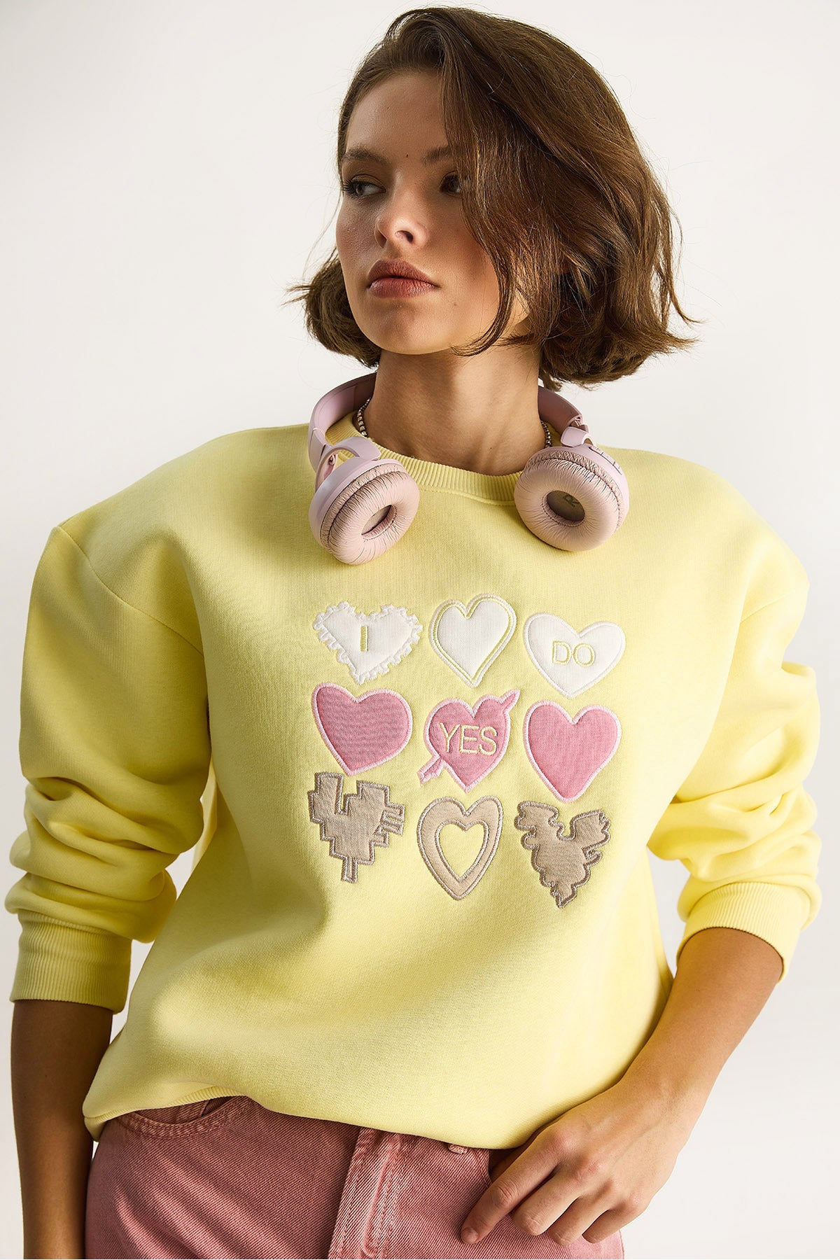 Women's Crew Neck Heart Embroidered Rose Gold Three Thread Sweatshirt 6875 60283520