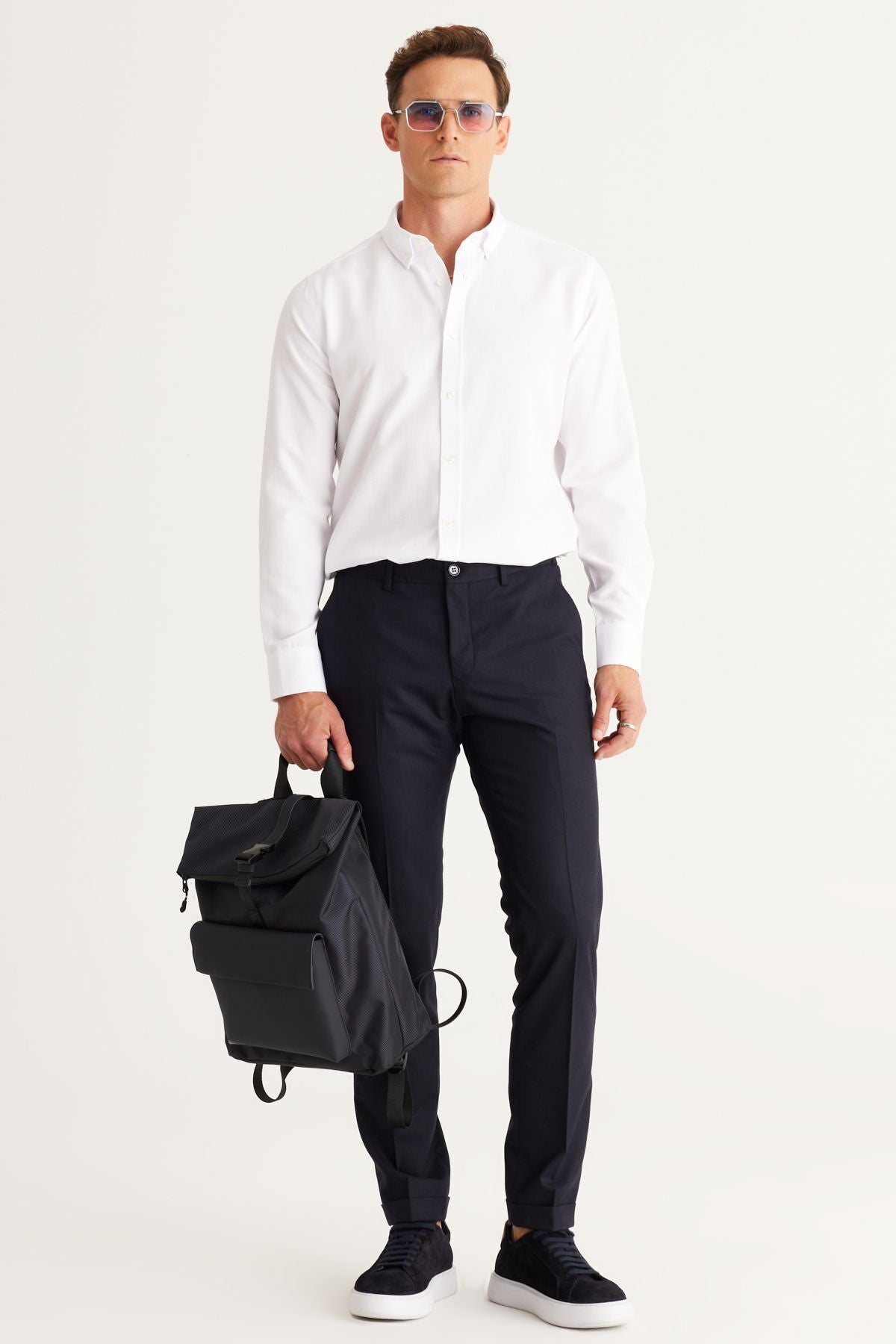 Men's navy blue slim fit narrow cutting side pocket with waist waist tire classic fabric pants
