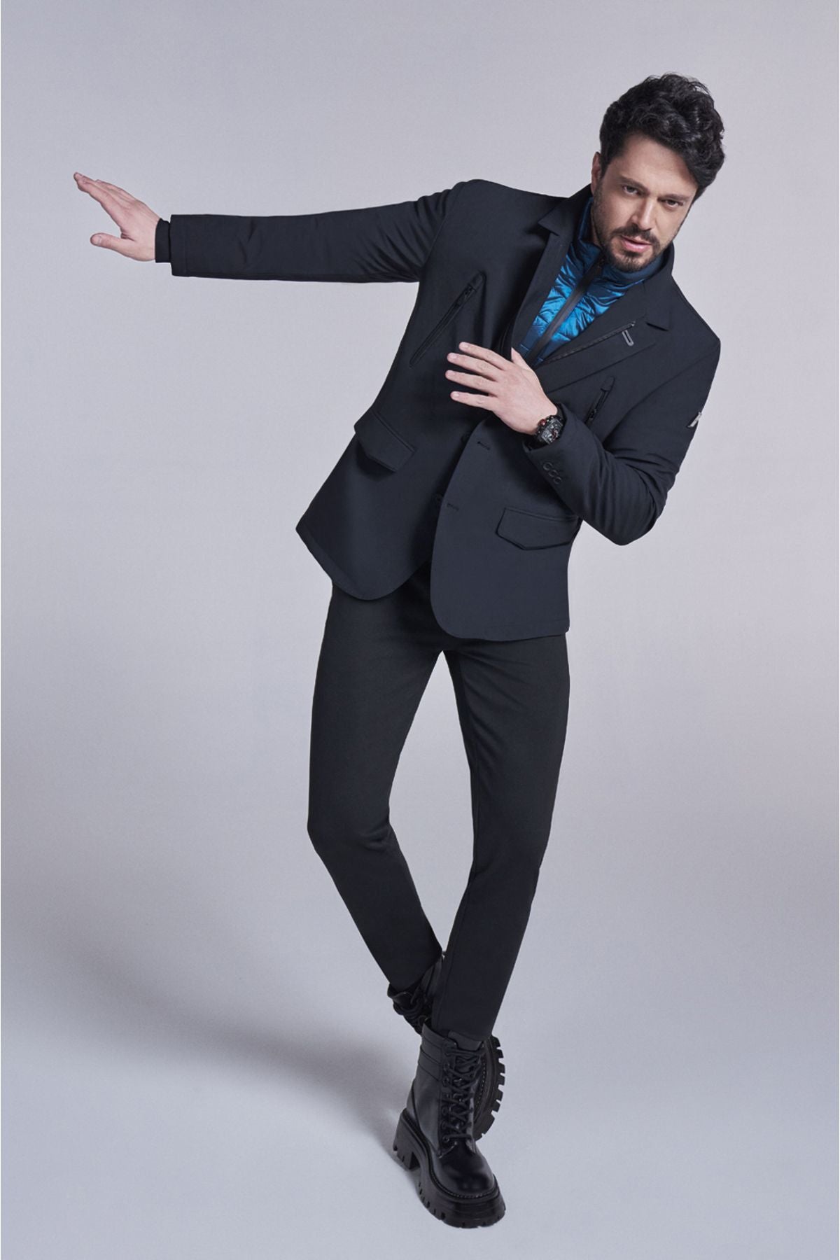 Men's black mono collar buttoned vest -looking Mont A32Y6094
