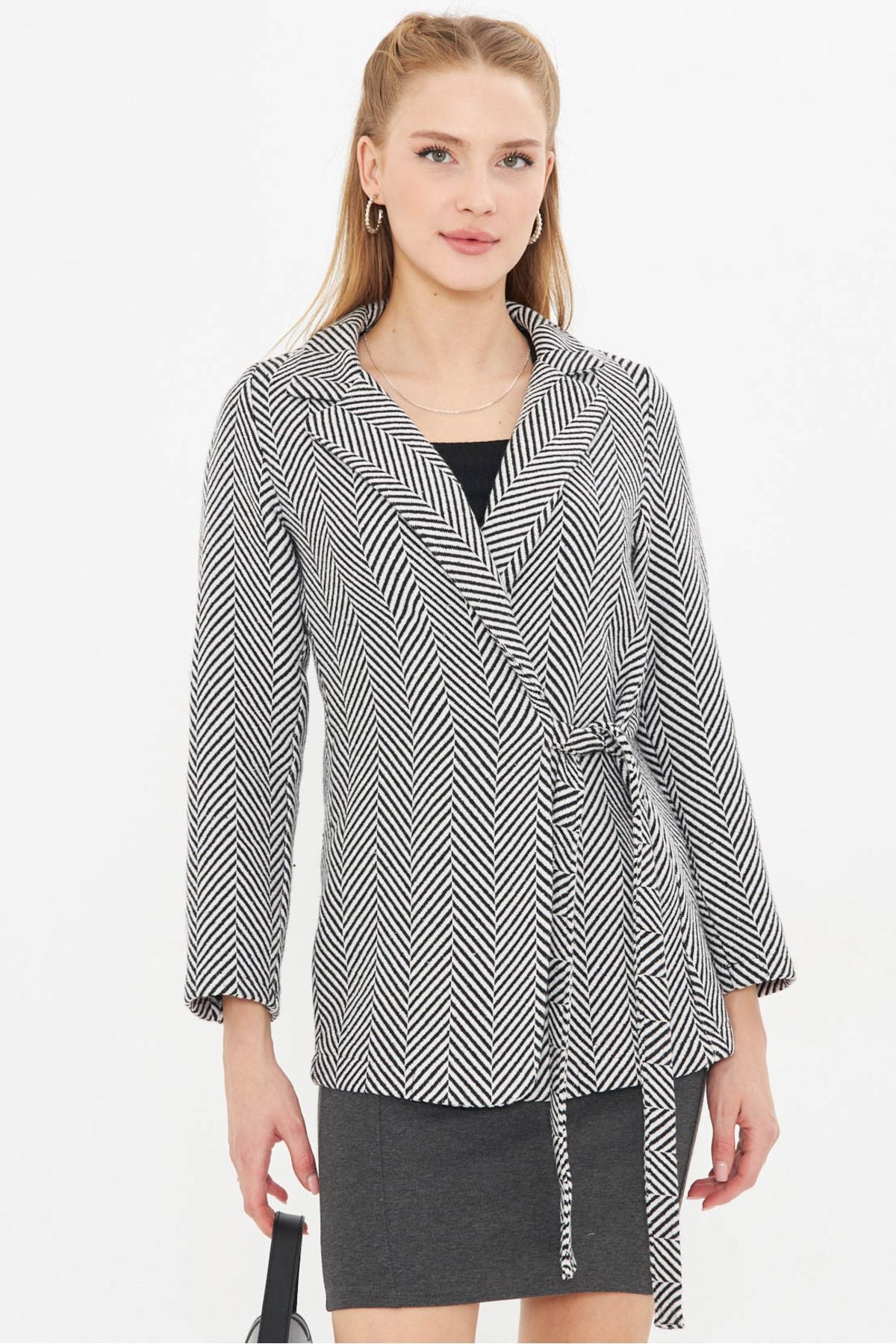 WOMEN WHITE SIDE FISH RIGHT PATTERN STAFET JACKET ARM-25K001074