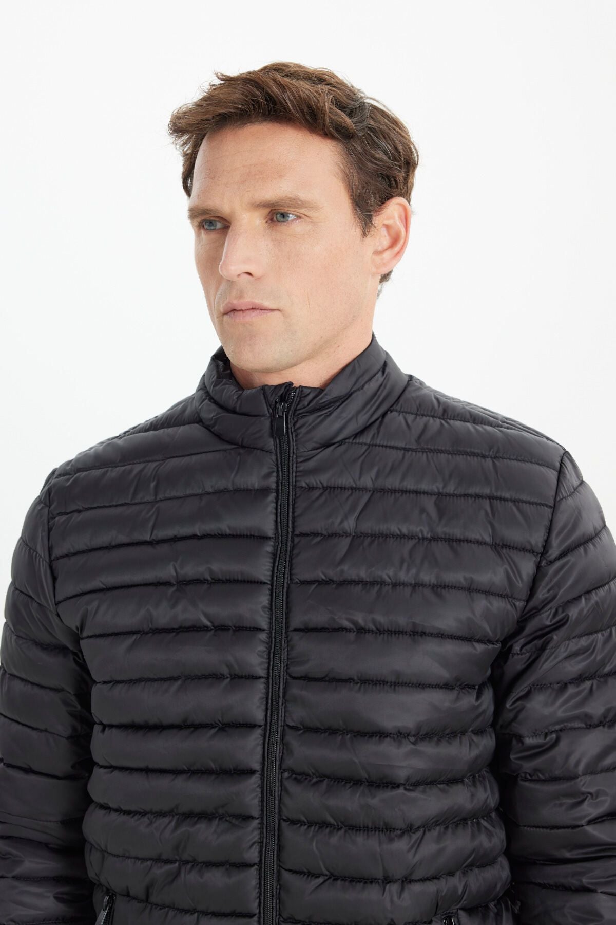 Men's black hot standard fit fit normal cut upright collar side pocket coat