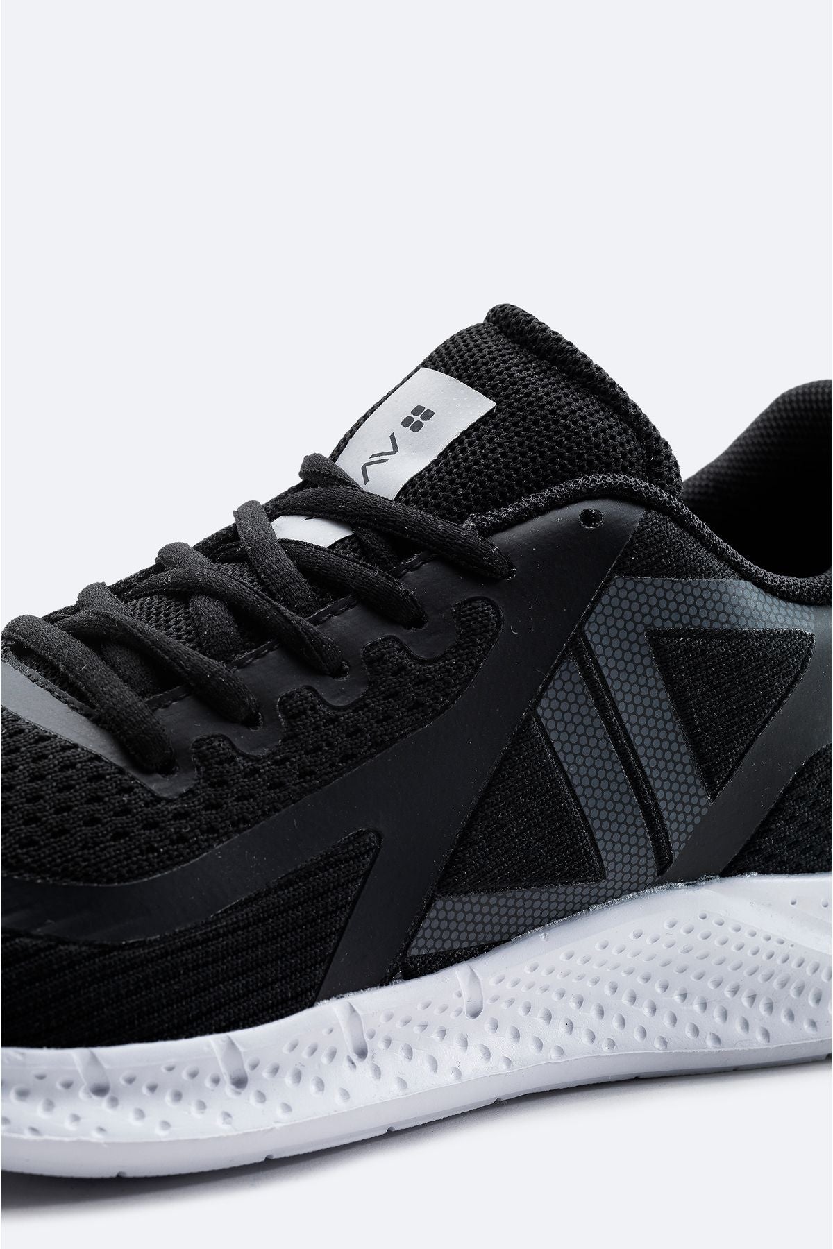 Men's black printed flexible floor sneaker shoes A31y8003