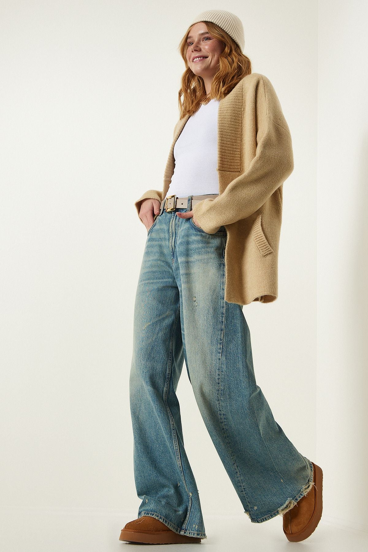 Female Biscuit Pocket Thick textured knitwear cardigan PF00063
