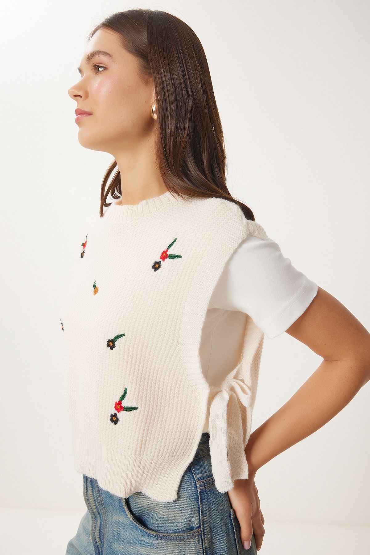 Women's Cream Flower Embroidered Crop Knitwear Süvemeter KG00013