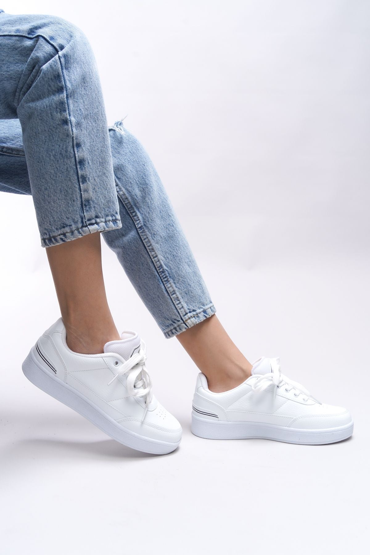 Ghiiogllah Unecisix Sneaker
