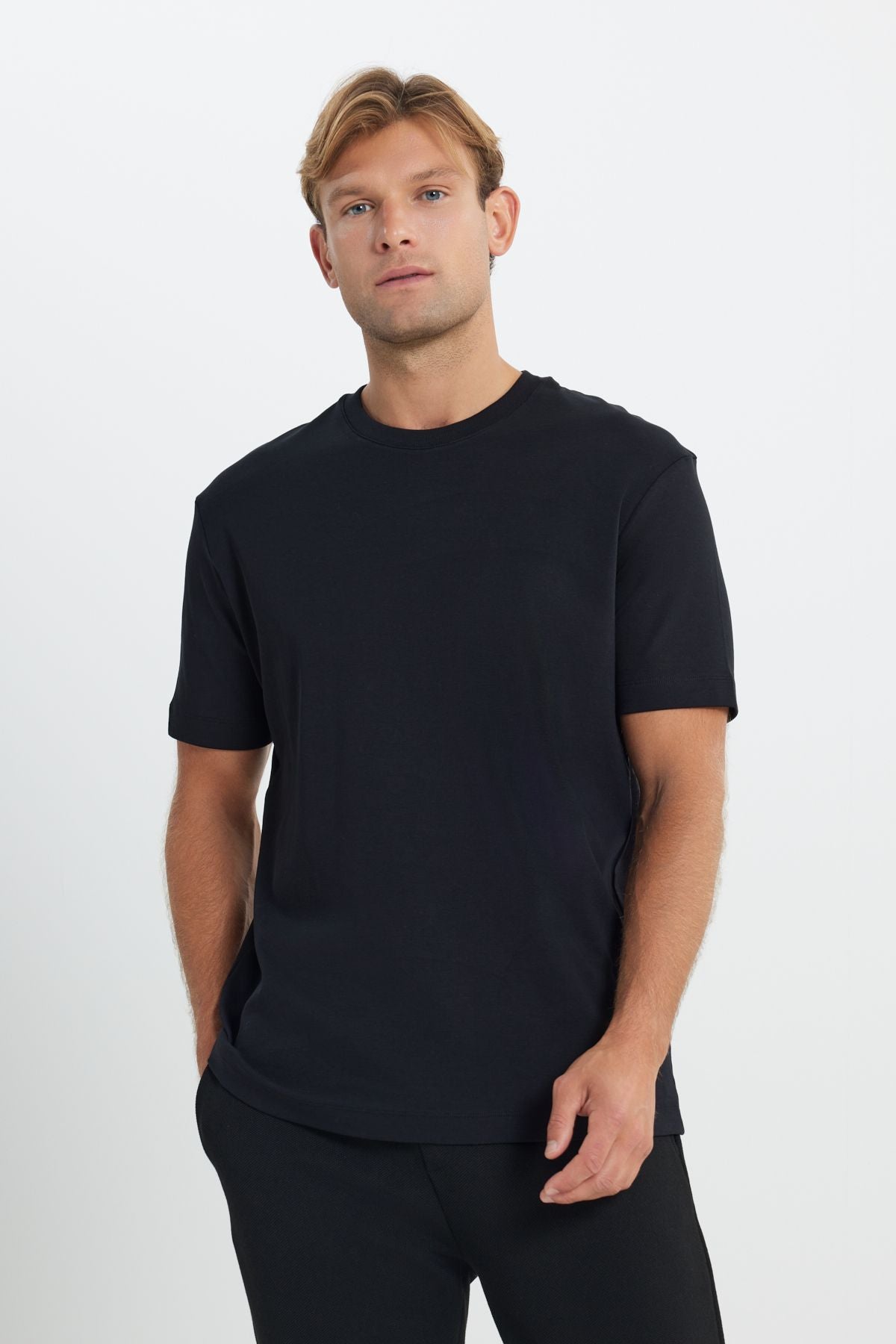 Men's black 100 %cotton modern fit normal cut normal cut bike collar t -shirt