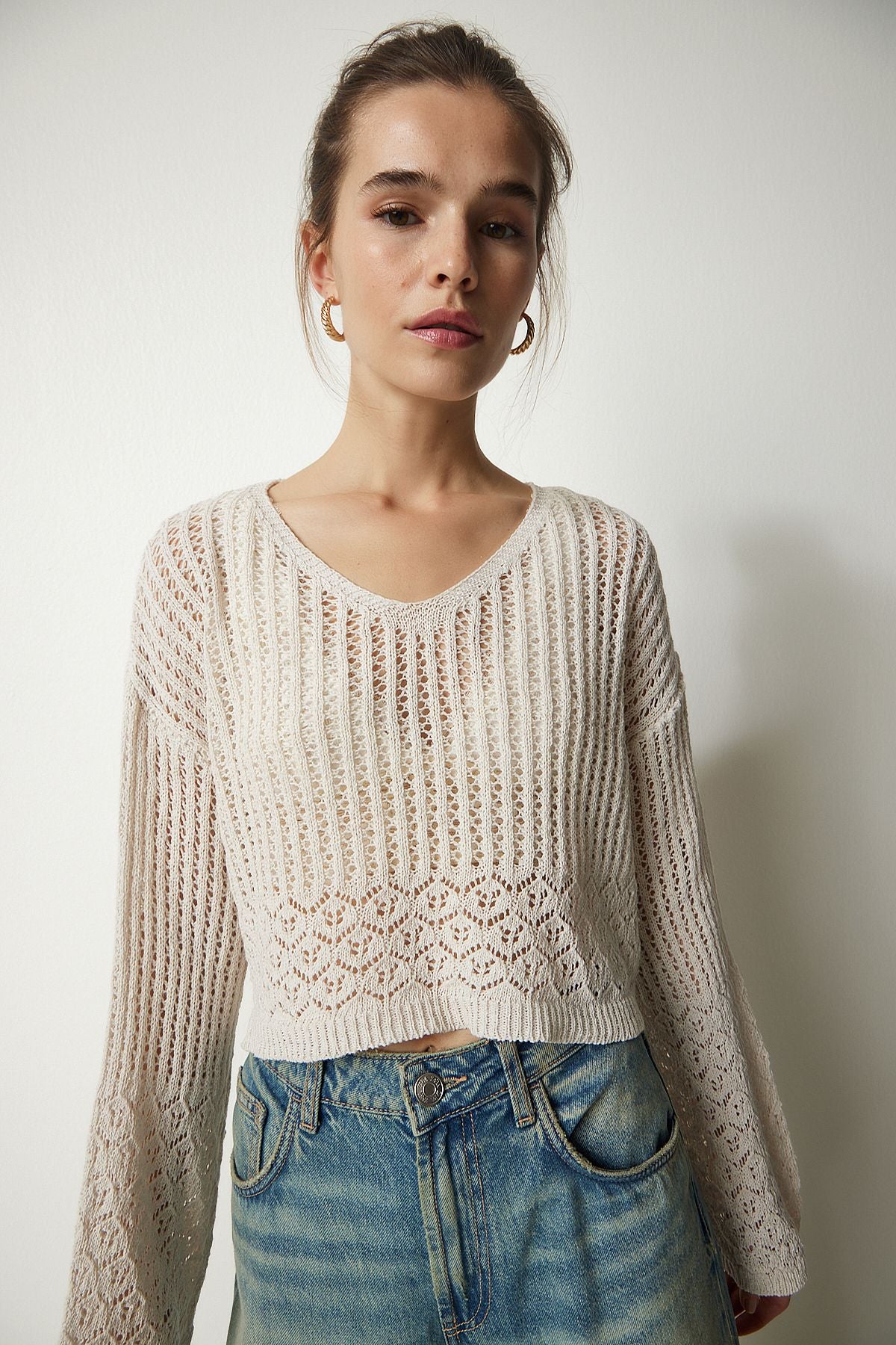 Women's Cream V -Yaka Outline Crop Knitwear Sweater CI00094