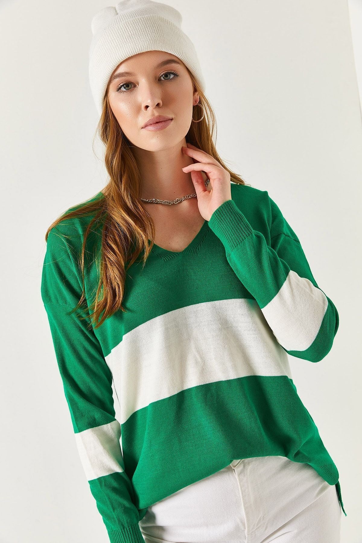 Female Green V-Neck Two Color front Short Back Long Knitwear Sweater ARM-25K012014