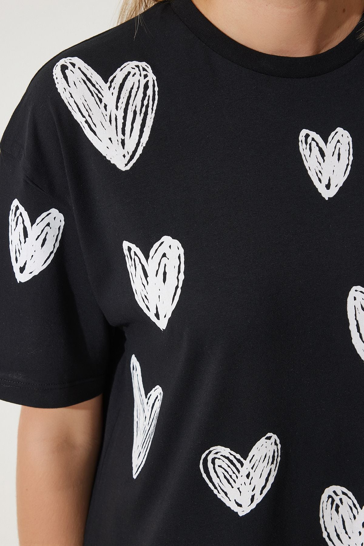 Woman Black White Heart Printed Oversizle Cotton T-Shirt BP00165