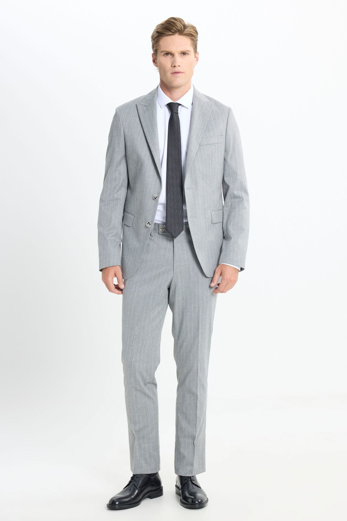 Men's gray slim fit narrow cut swallow collar striped cover pocket flexible suit