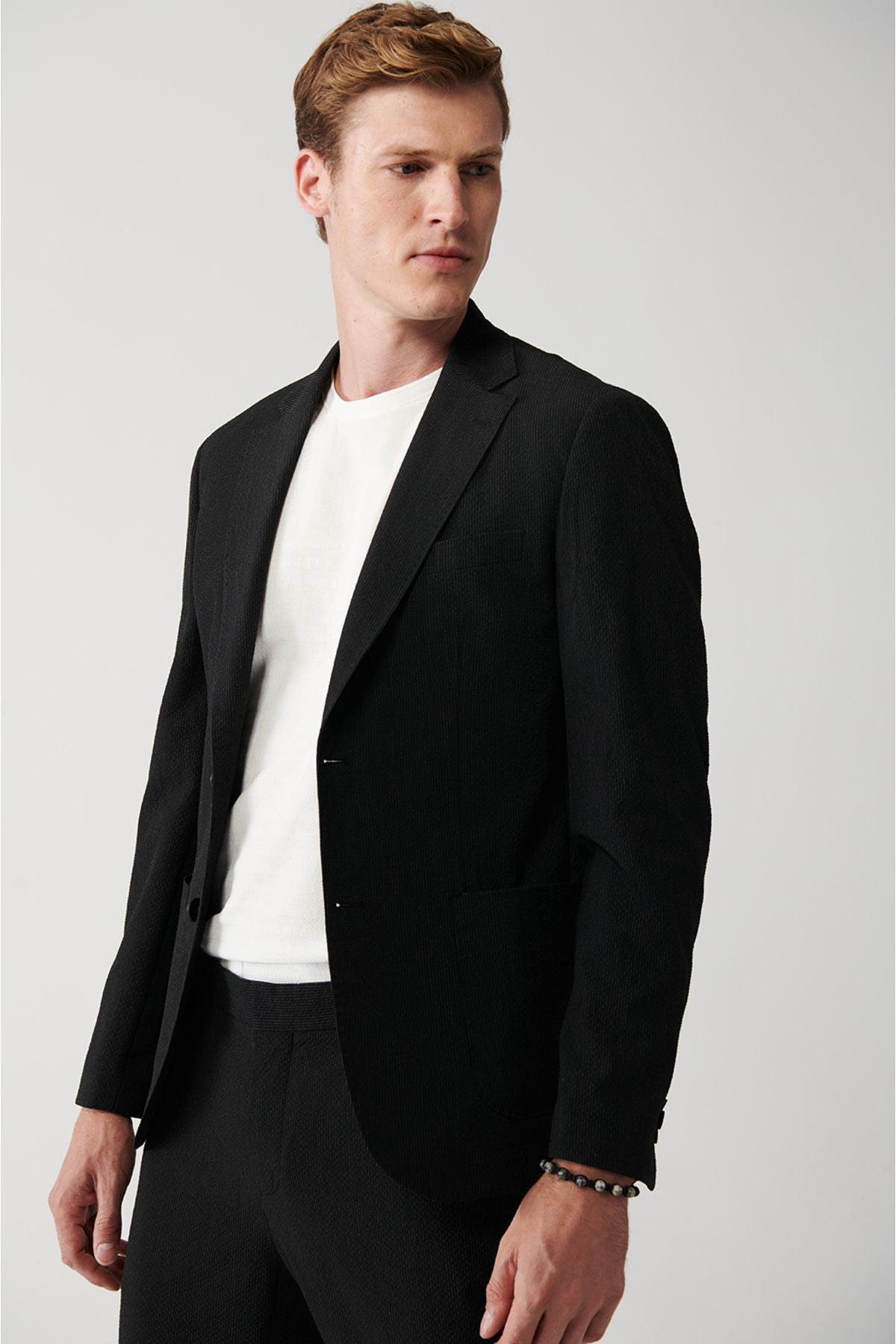 Men's Black Waophre textured dual slit jacket A31y4028