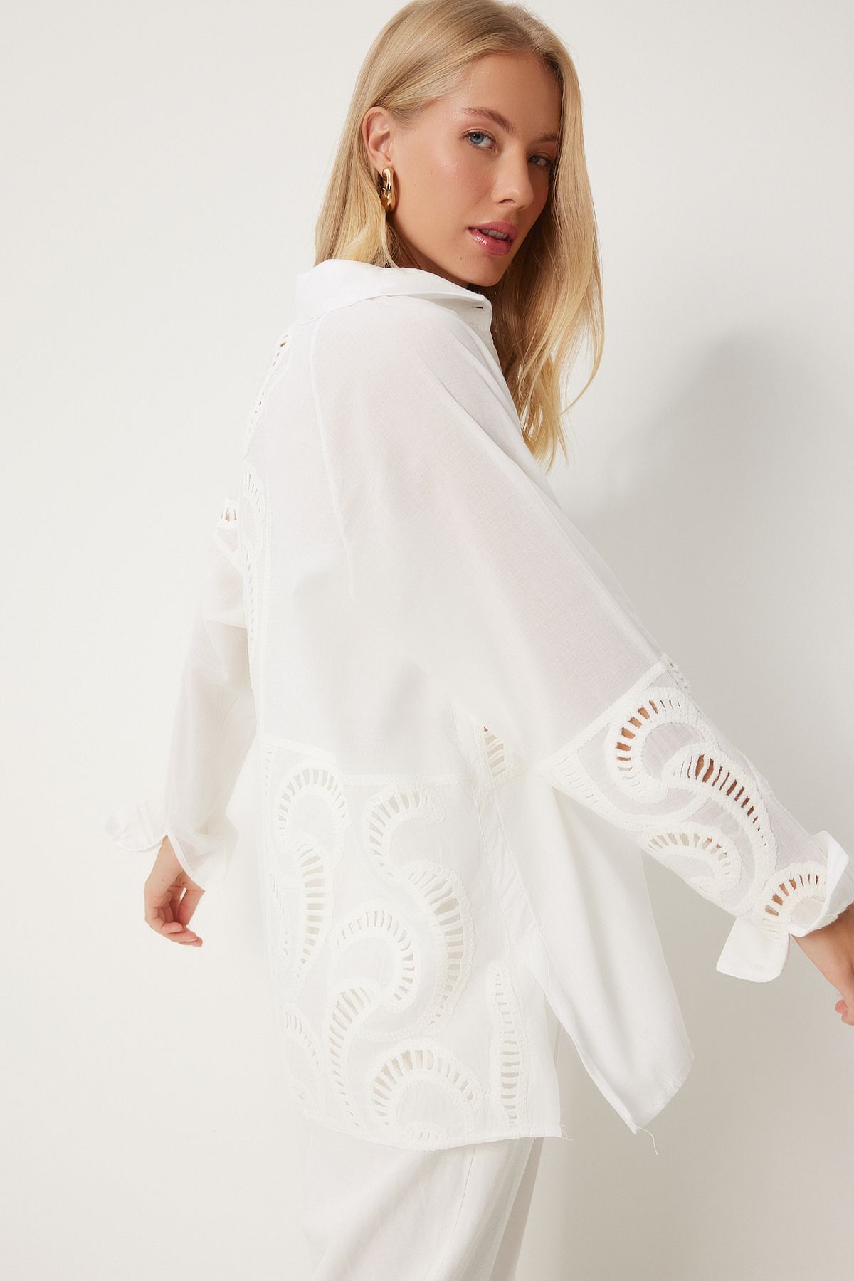 Female Ecru Outlet Lace Embroidered Linen Shirt QS00005