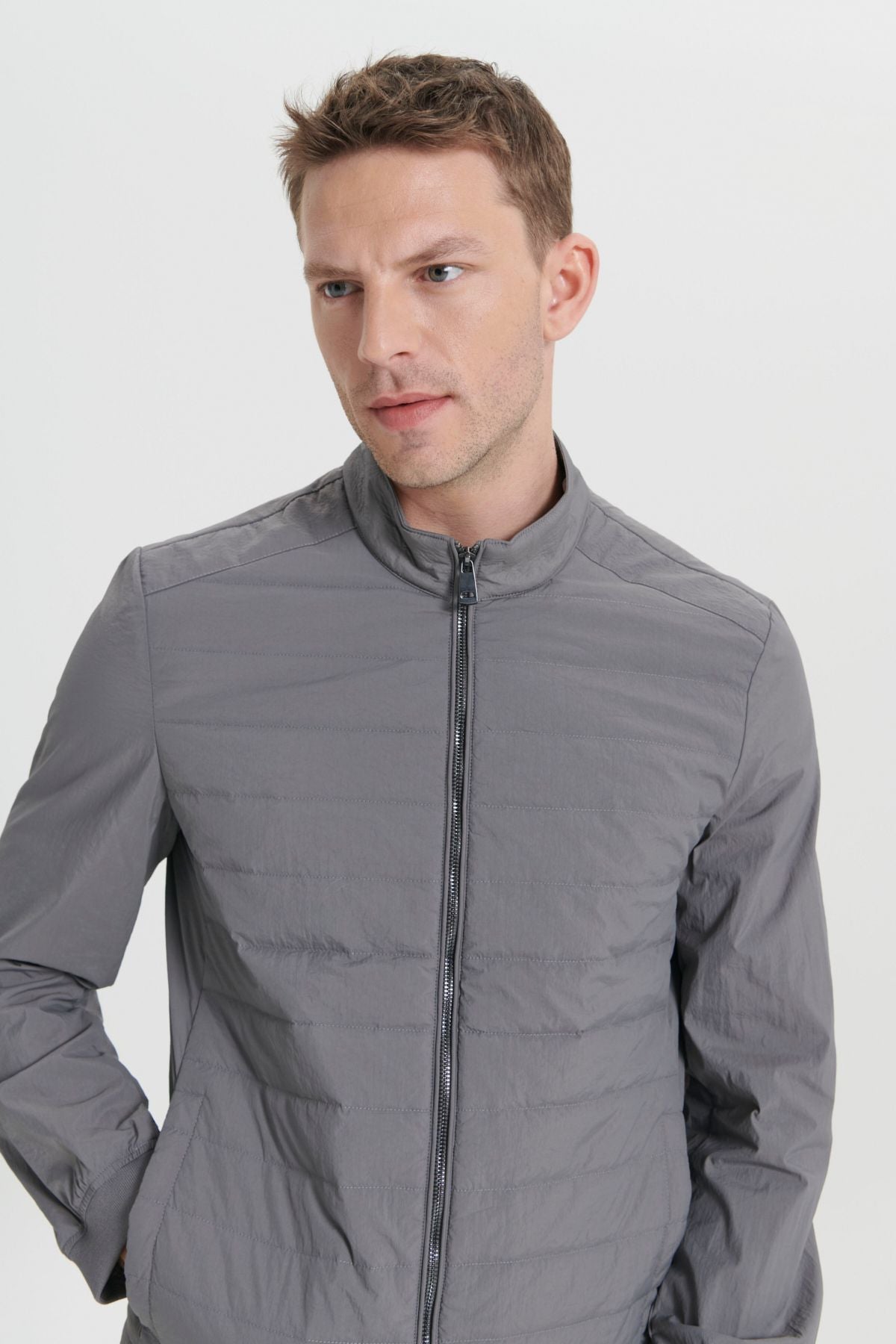 Men's gray windproof standard standard fit normal cut hidden hooded side pocket fine coat