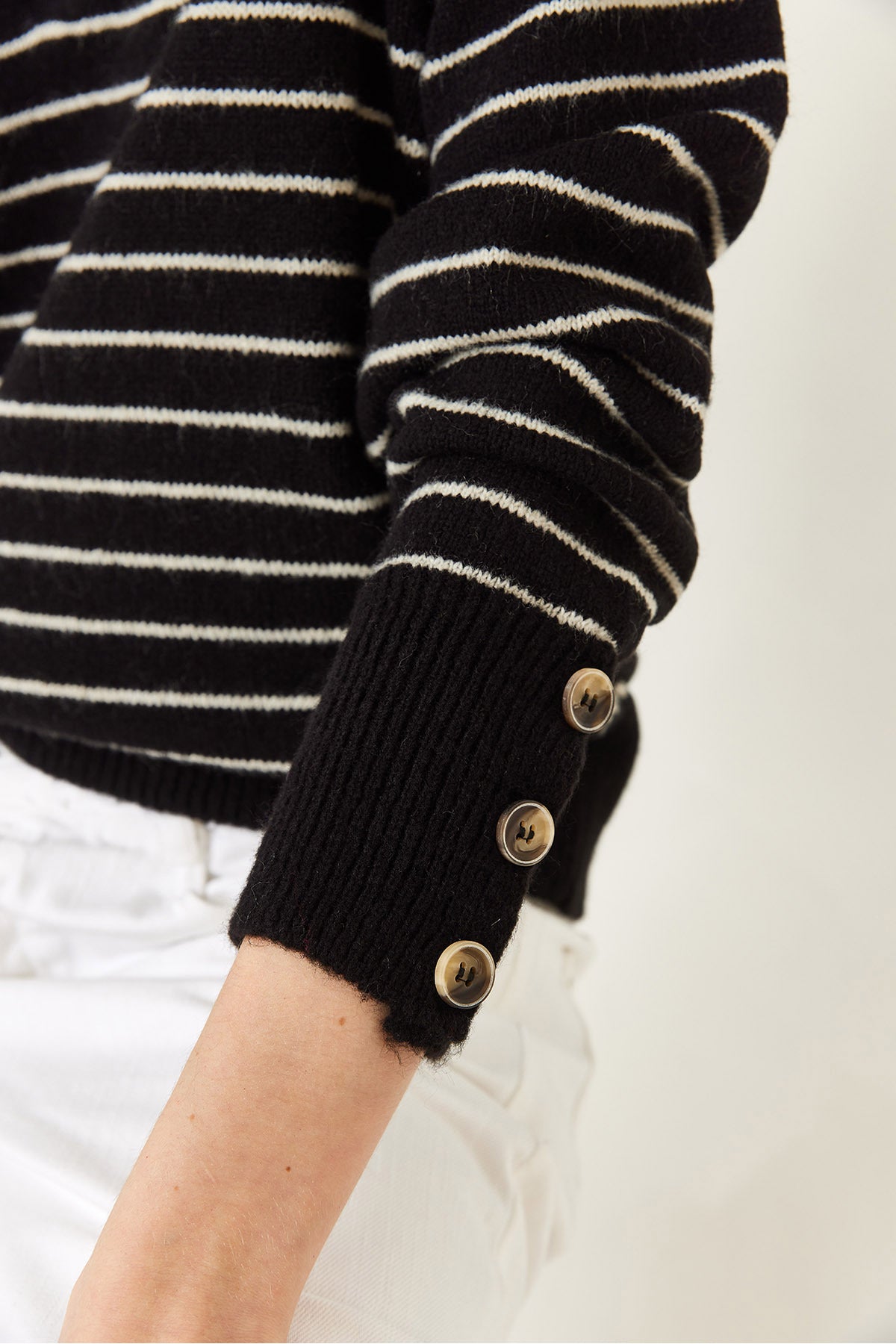 Women's Buttoned Sleeve Patchwork Knitwear Sweater 20247584