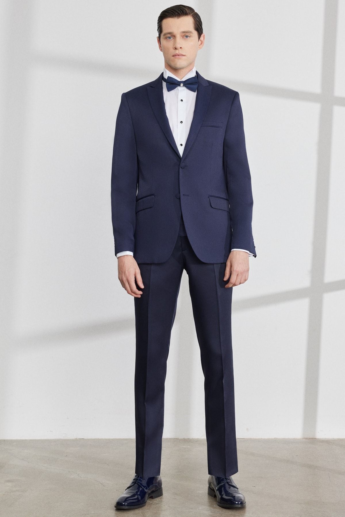 Men's Navy Blue Slim Fit Narrow Cut Swallow Collar Amelor Vest Tuxedo Suit