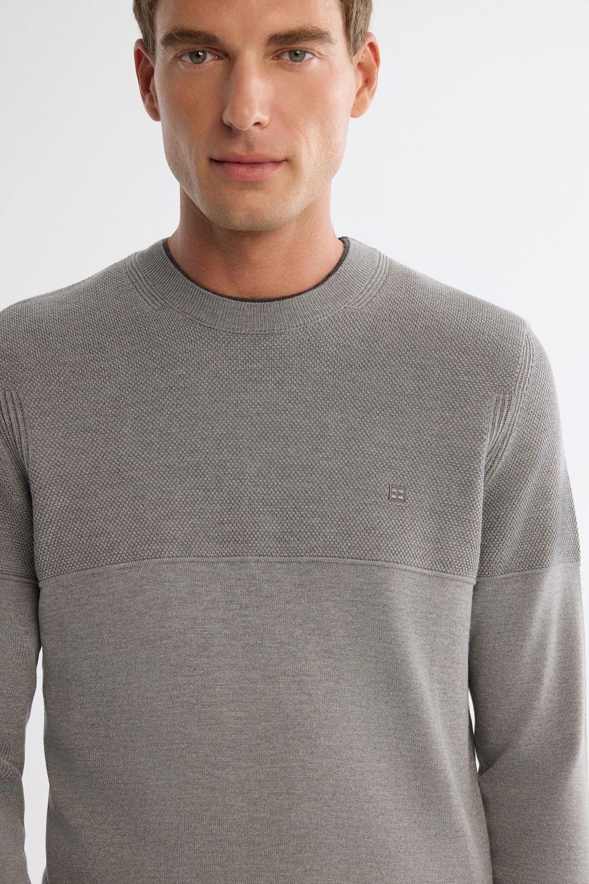 Men's gray bike collar double collar detailed textured cotton knitwear sweater A42y5190
