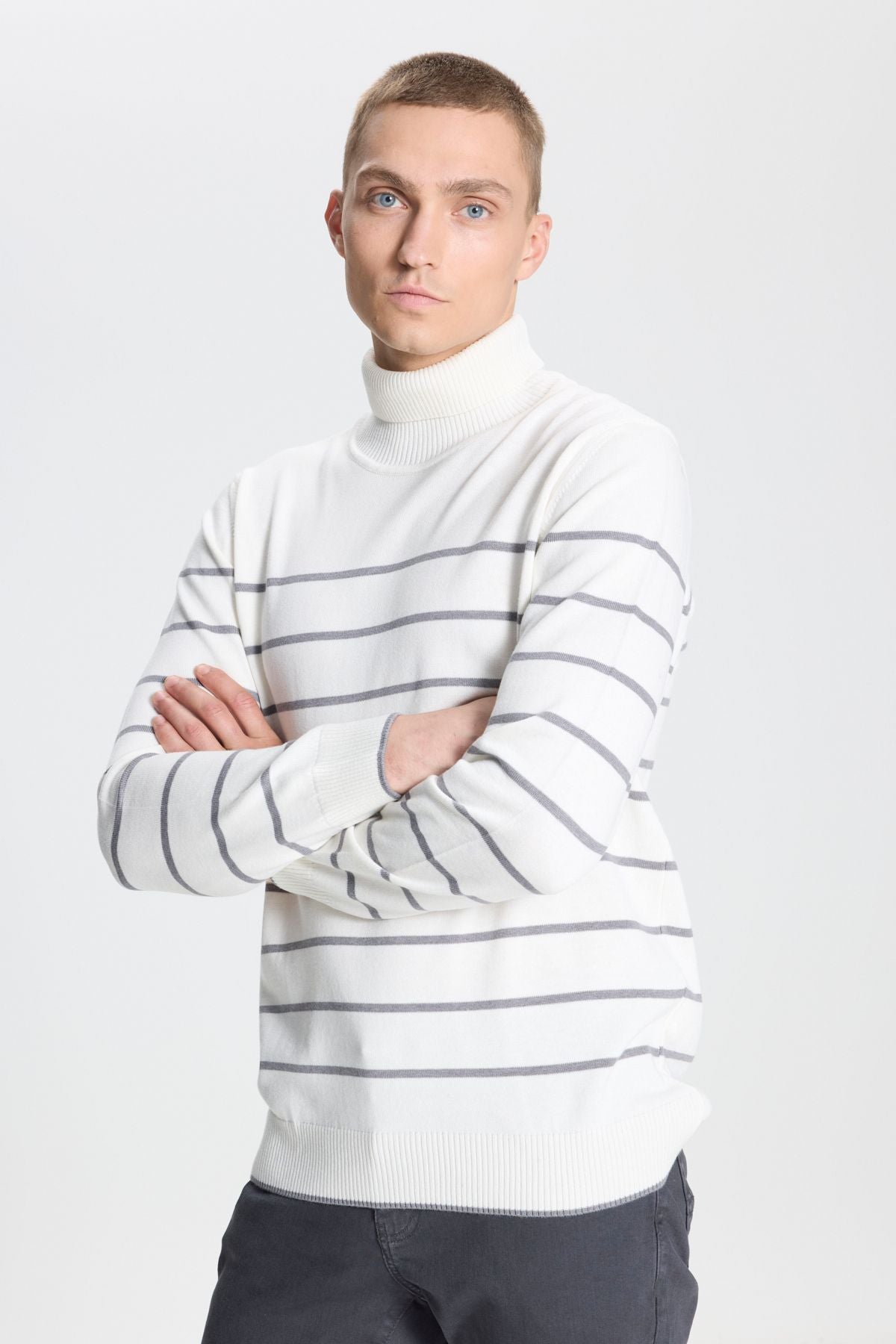 Men's ecru-yaka line detailed knitwear