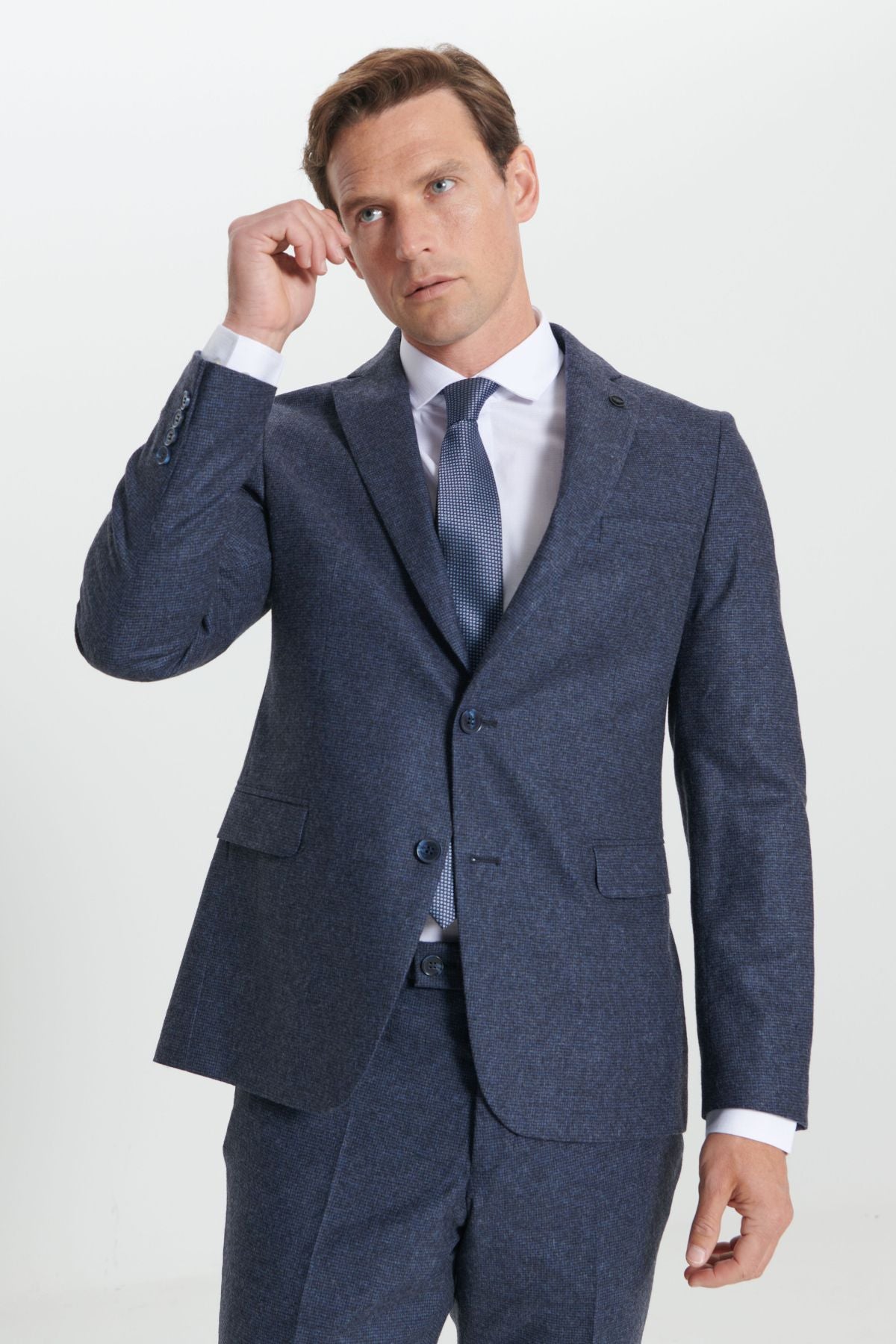 Men's navy blue slim fit narrow cutting mono collar pattern woolen suit