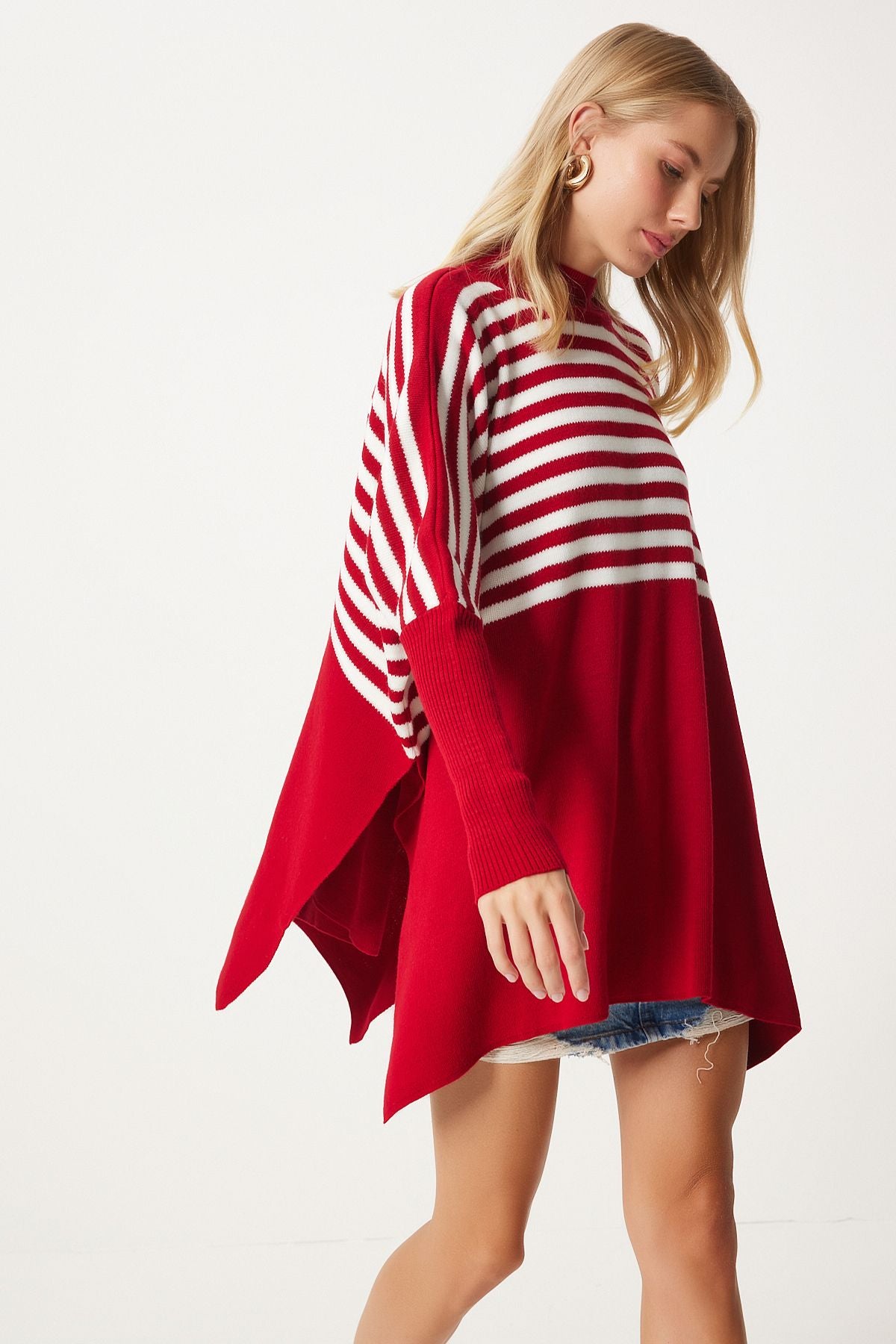 Kadın Kırmızı Çizgili Yandan Yırtmaçlı Oversize Panço Kazak DD01336