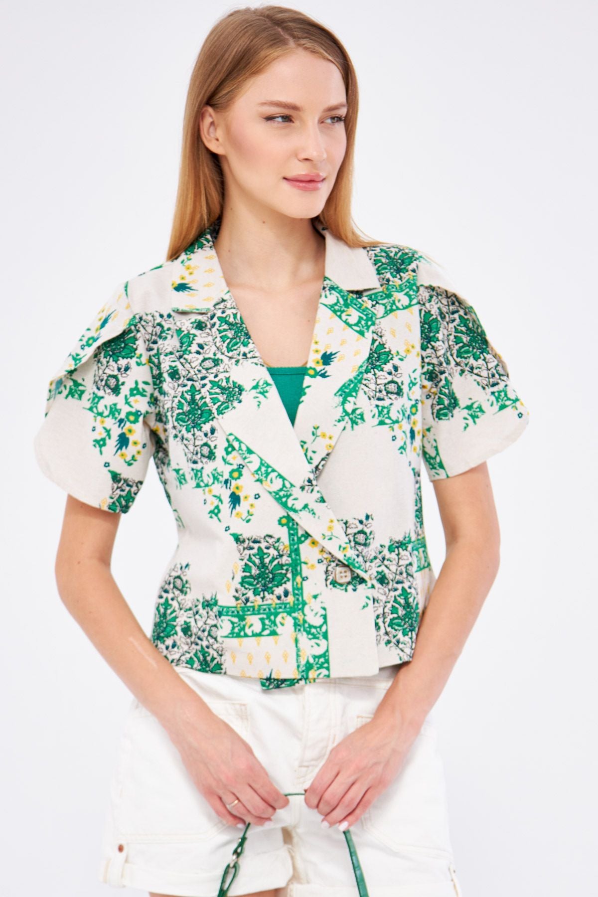 Woman Light Green Linen-Looking Patterned Band Slit Crop Short Sleeve Jacket ARM-24Y001095