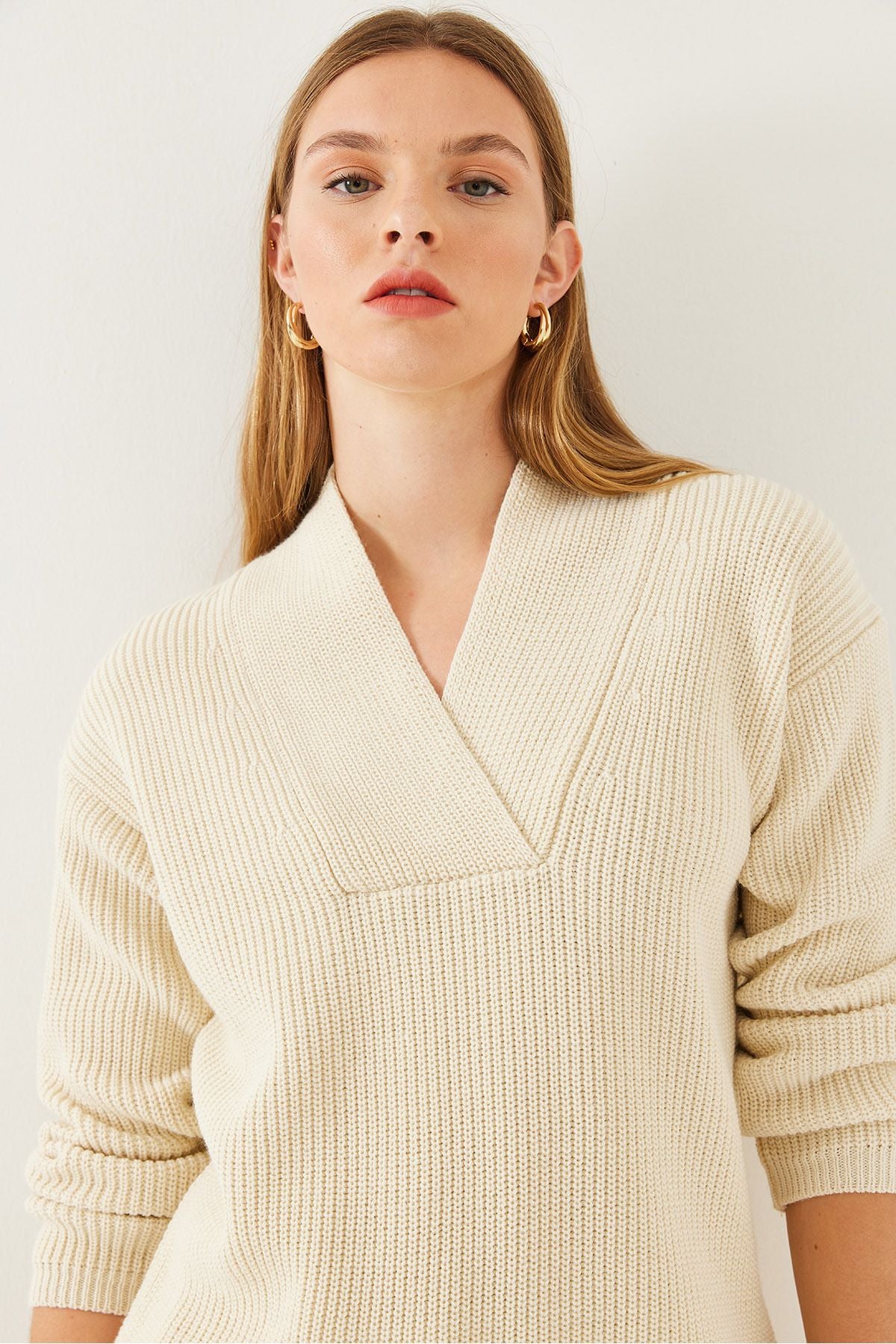 Woman V -Neck Knitwear Kazakh 20247530