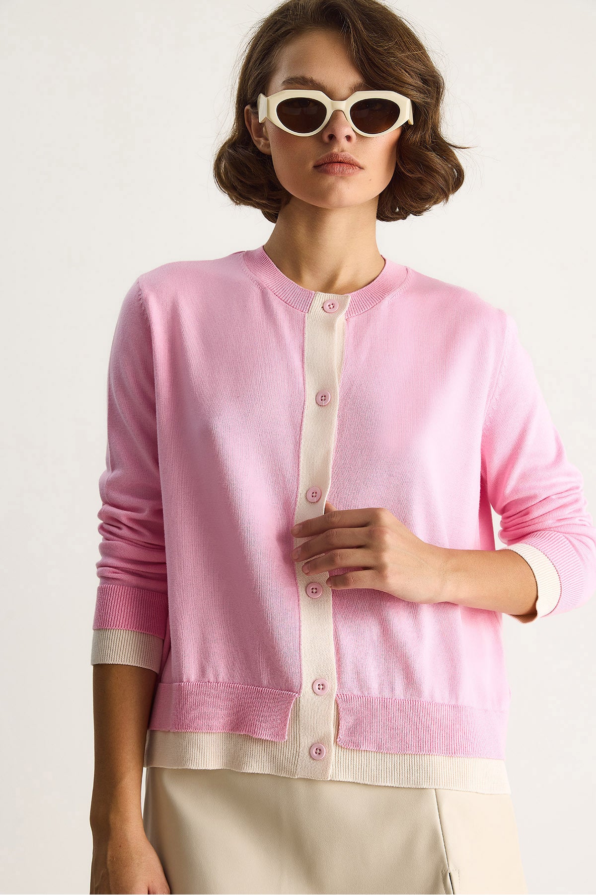 Women's Contrast Colored Crew Neck Button-Front Cardigan TH251035 60283540