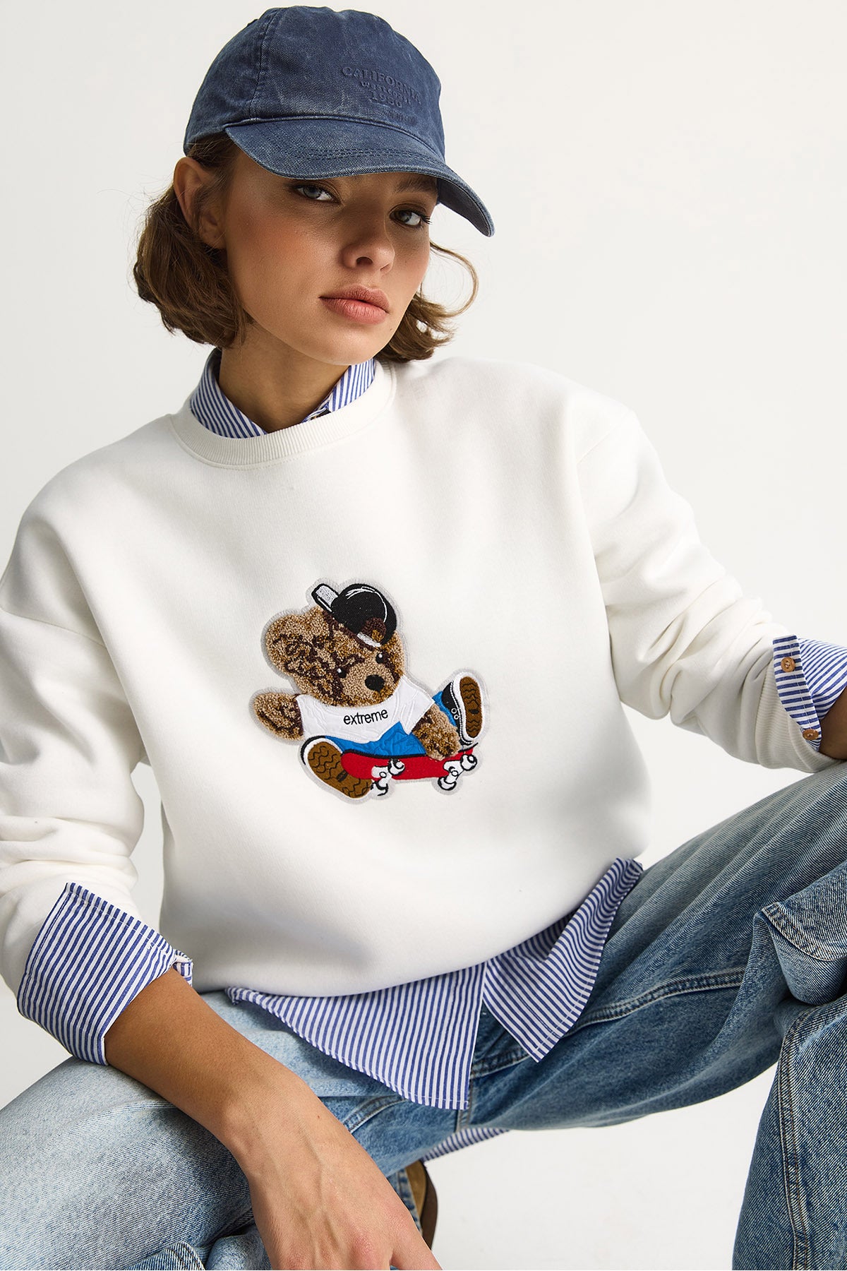 Women's Teddy Embroidered Crew Neck Loose Sweatshirt 6864 60283522