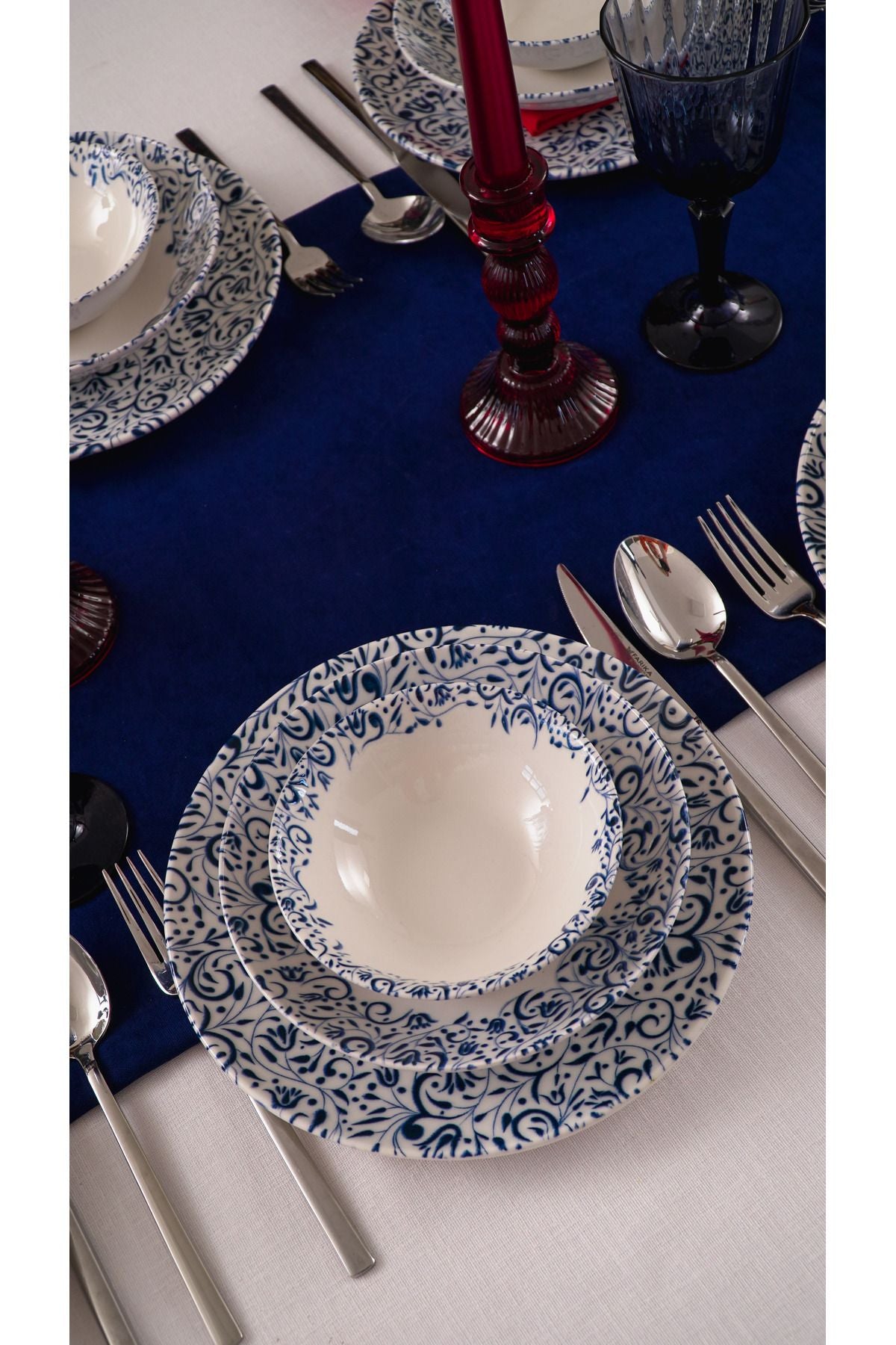 18 pieces of 6 people porcelain dinner set