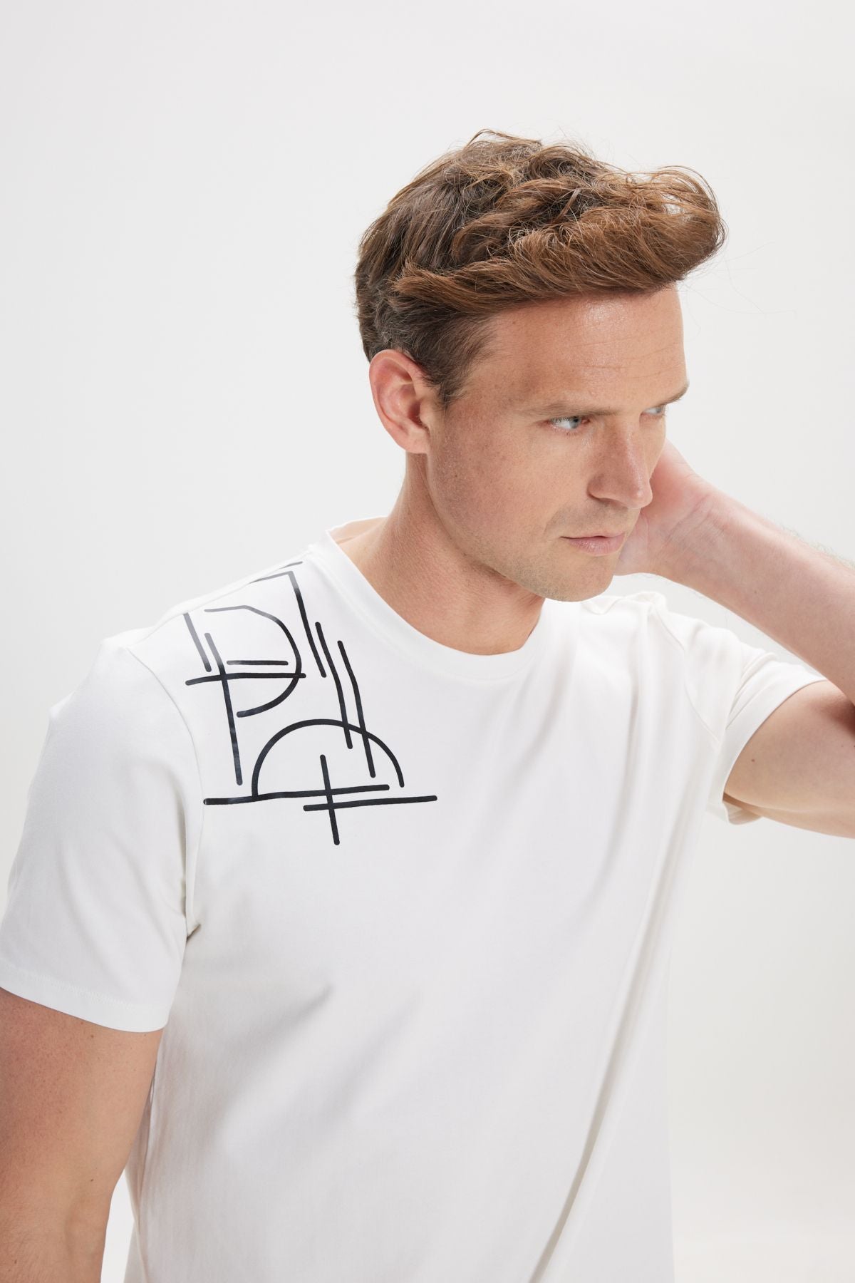 Men's white slim fit narrow cut cotton flexible printed printed bike collar t -shirt