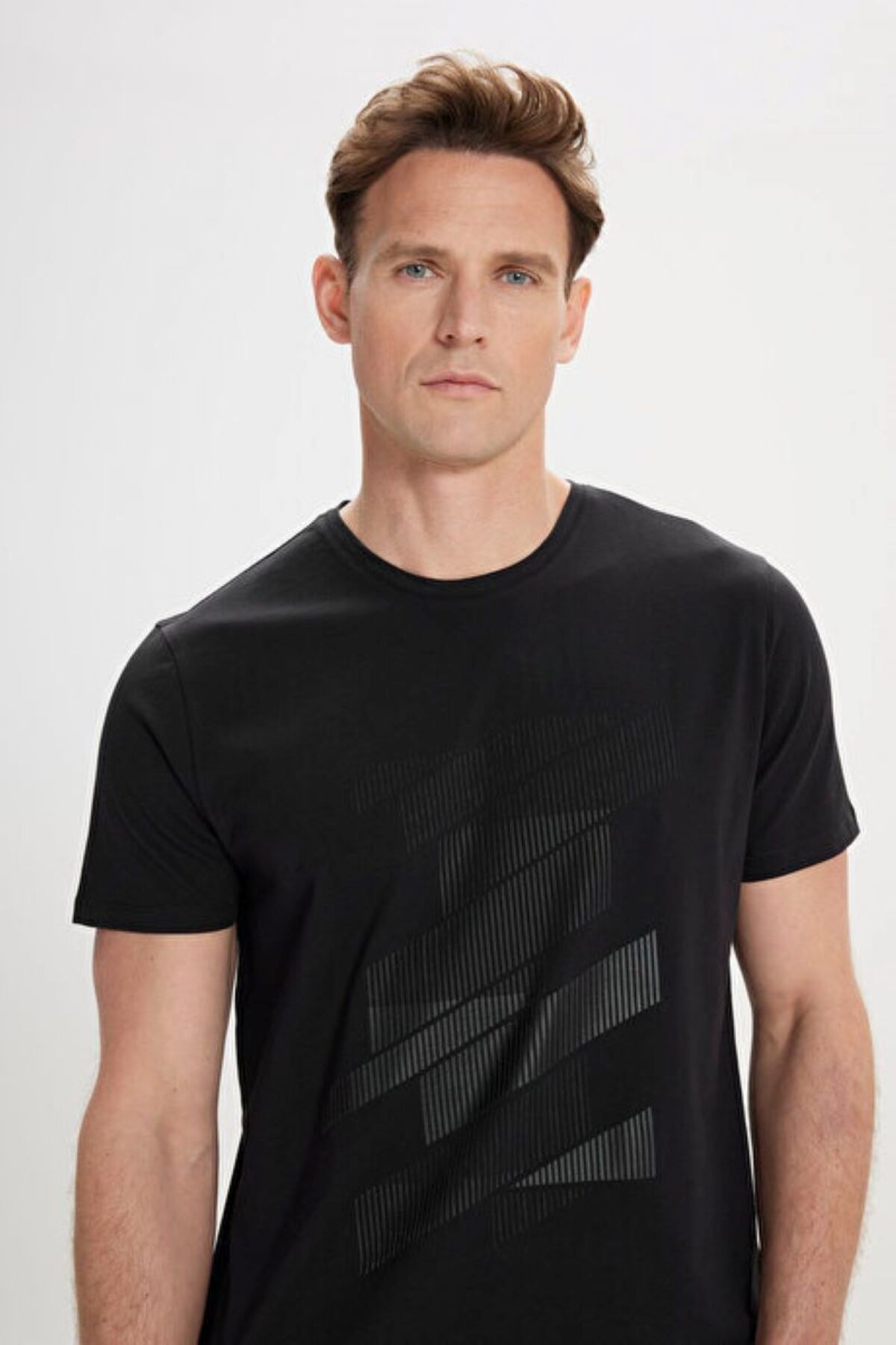 Slim fit narrow cut 100 %cotton printed bike collar black t -shirt