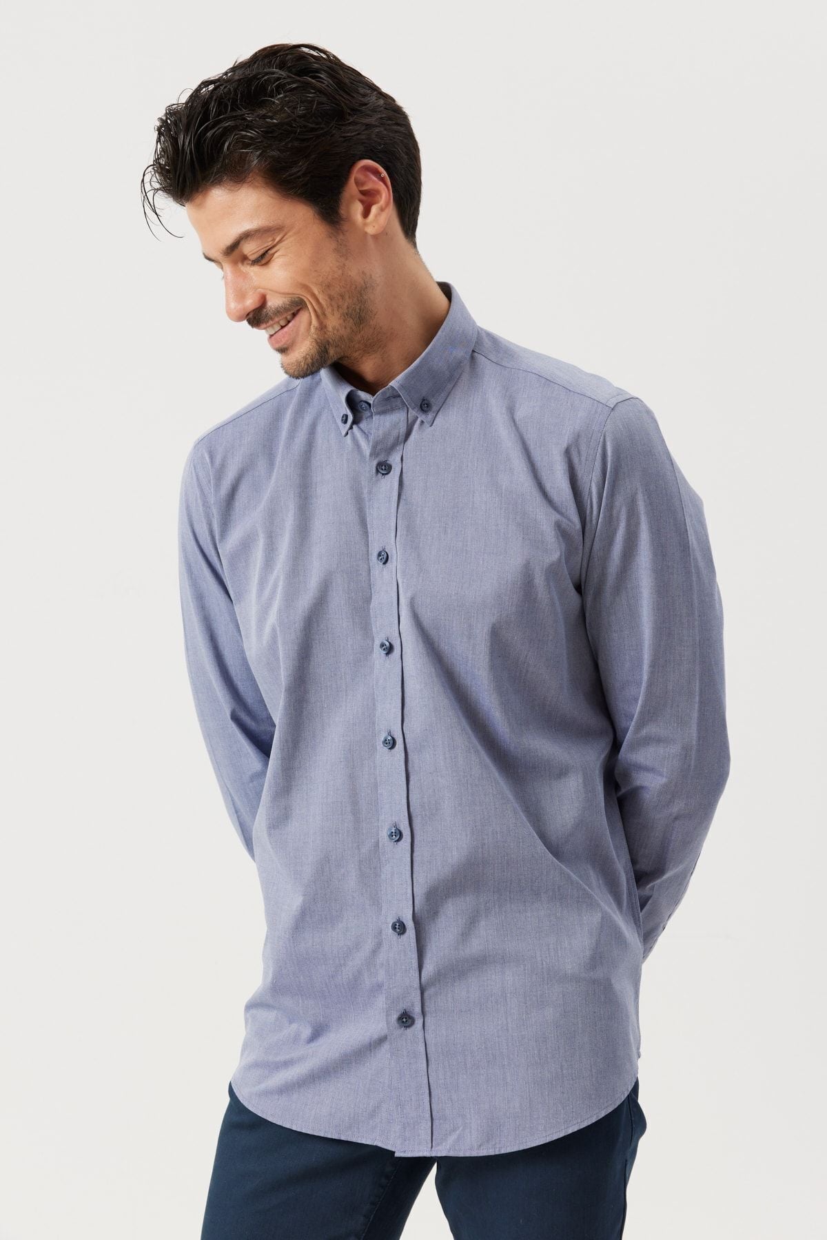 Men's navy blue slim fit narrow cut buttoned shirt with collar pattern