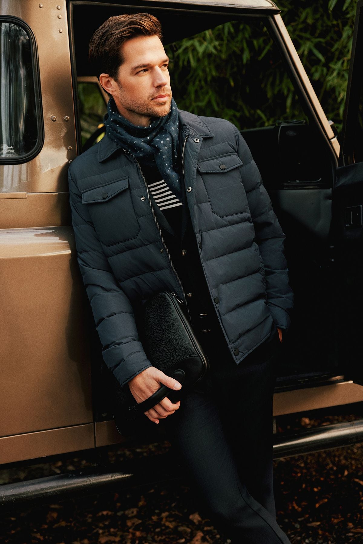 Men's navy blue goose feather water printer and windproof classic collar coat A32y6022