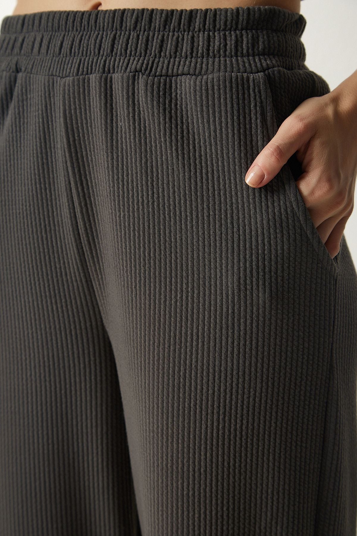Woman Smoked Conspuent Knitting Pants EW00005