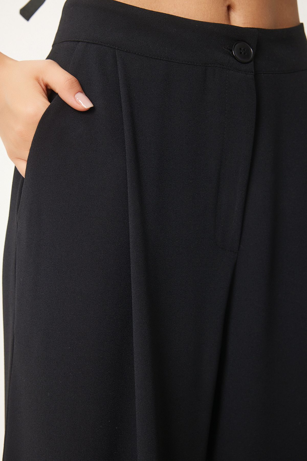 Woman with black pocket weaving palazzo pants ul00052