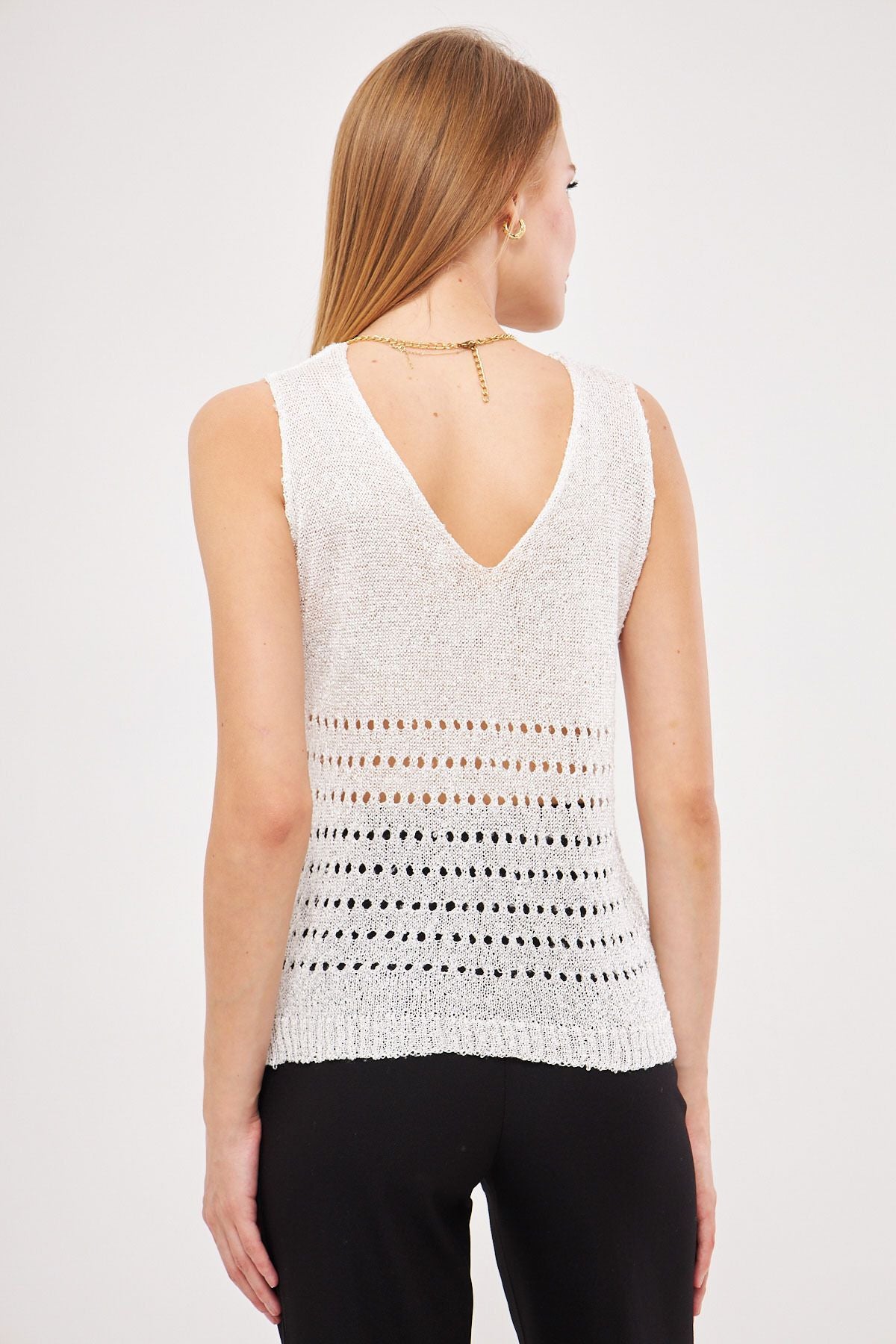 Woman White V-Neck Perforated Lace Sleeveless Blouse Arm-25k012015