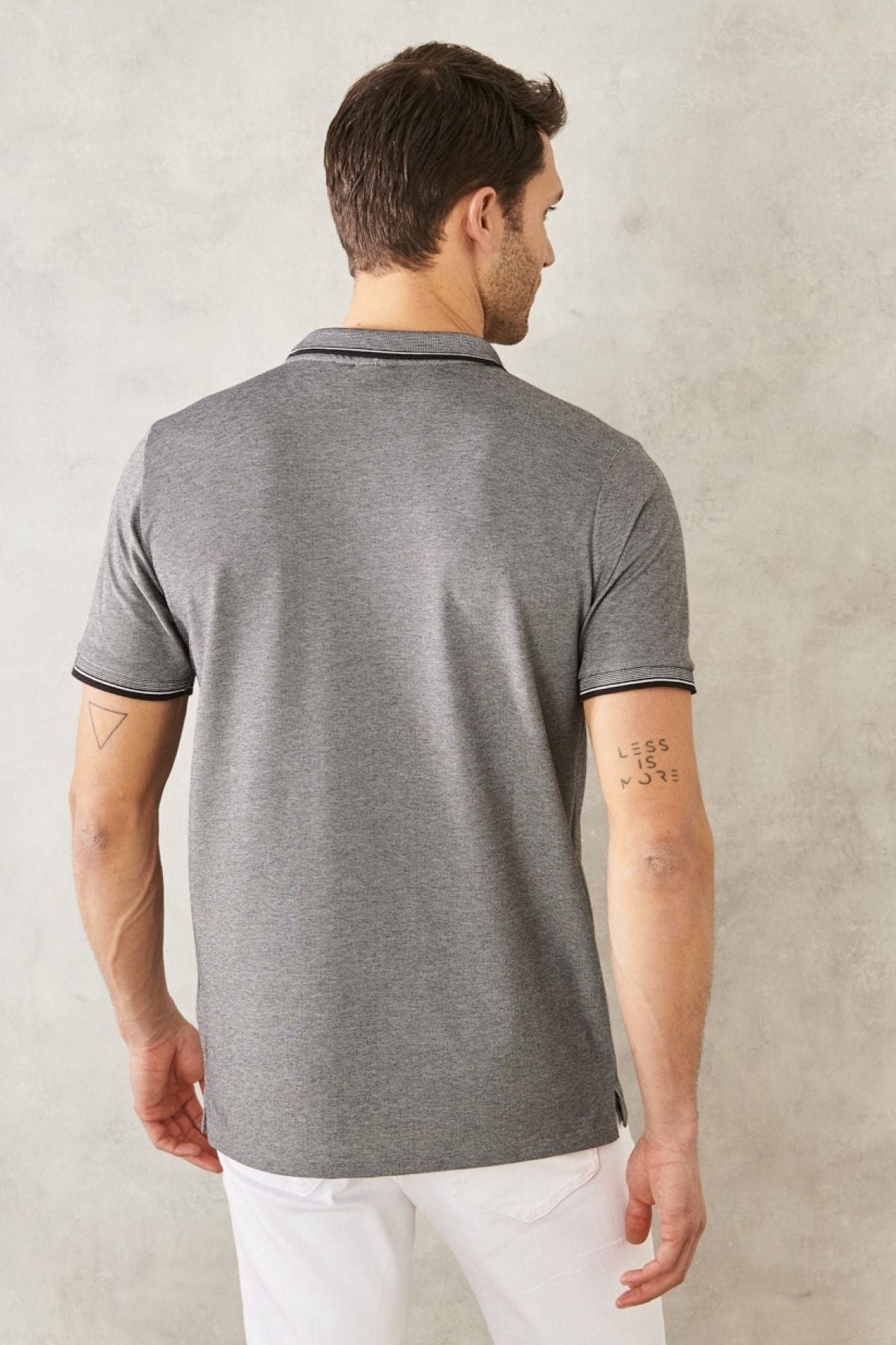 Men -drawn cotton fabric regular fit comfortable cut black curved polo collar t -shirt