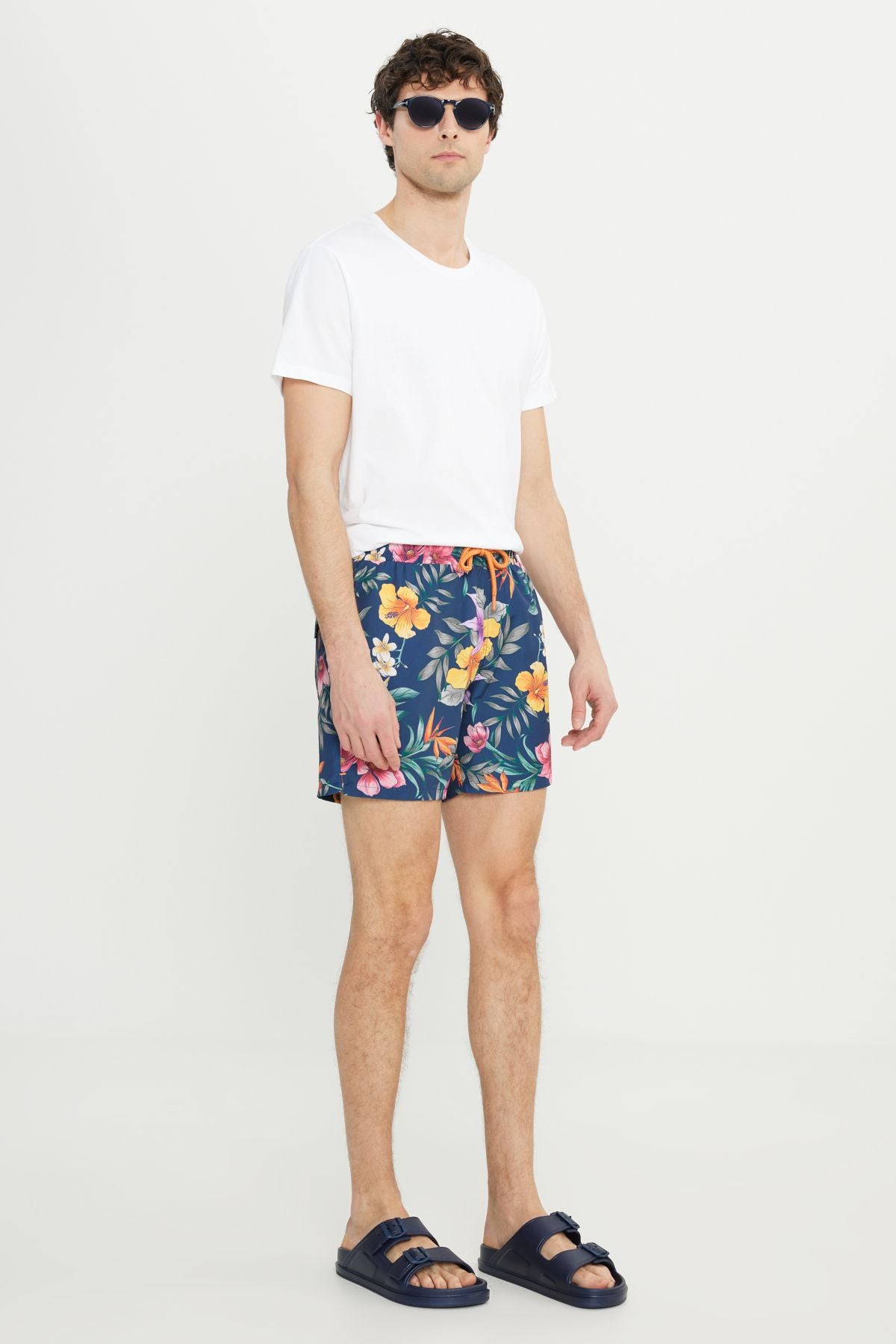 Men's navy blue standard fit normal cutting pocket quickly dry patterned swimsuit sea shorts