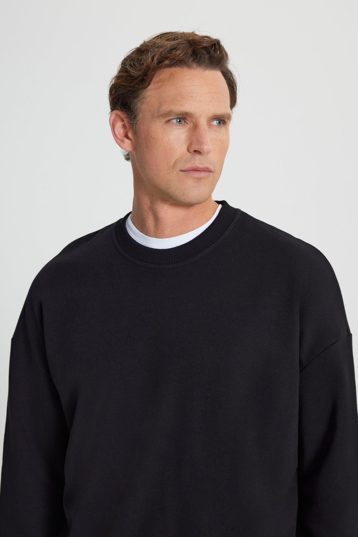 Men's black oversize plenty of cutting 3 IP bicycle collar cotton sweatshirt