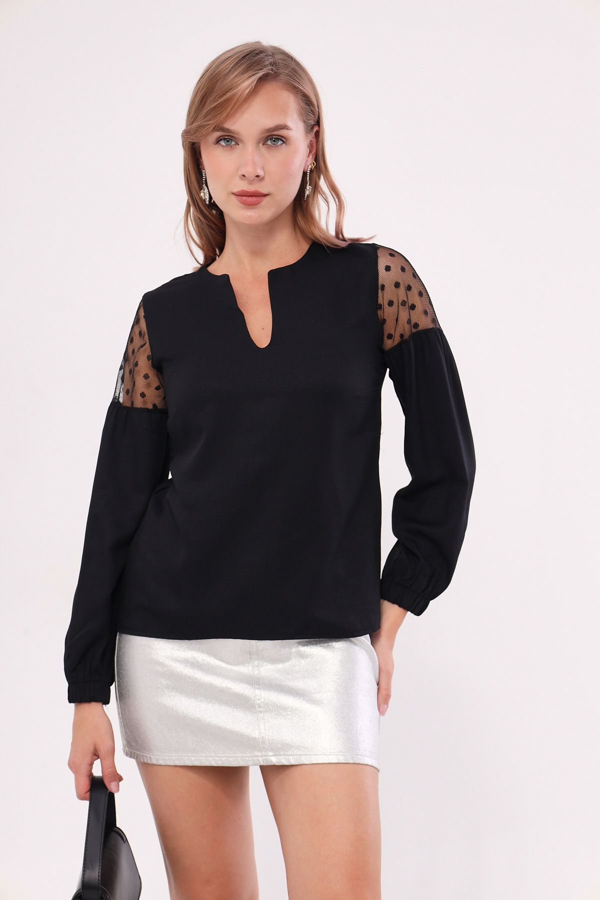 Female black V-neck arm tulle balloon blouse ARM-20K001038