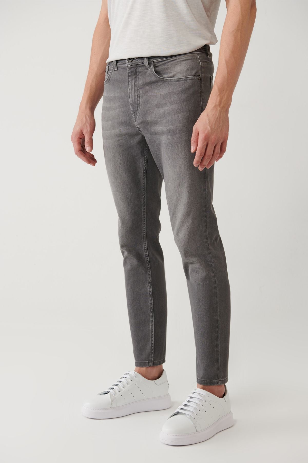 Men's Gray Obedness Washing Flexible Jean Pants A41y3514