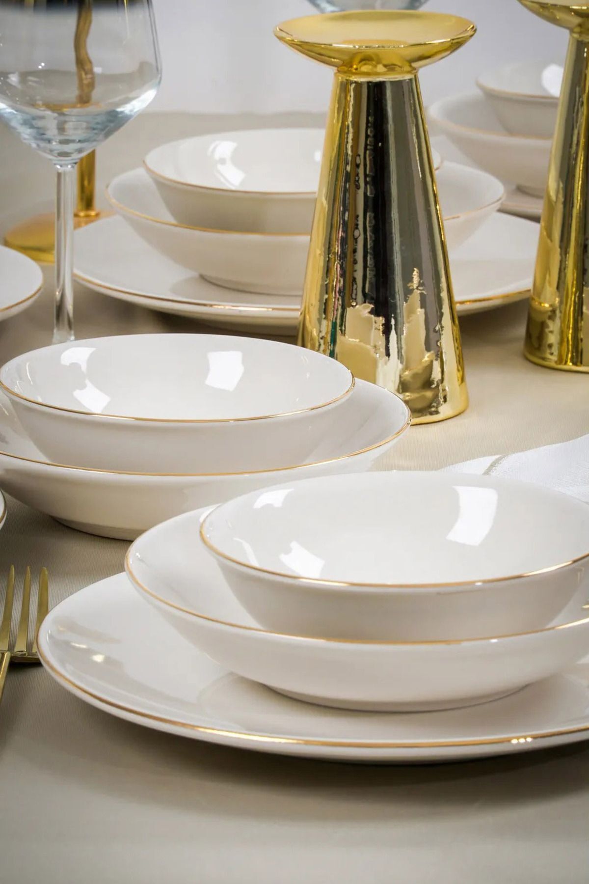 Dream Gold Gilding 18 Piece 6 Perons Porcelain Dinner Set Broken White