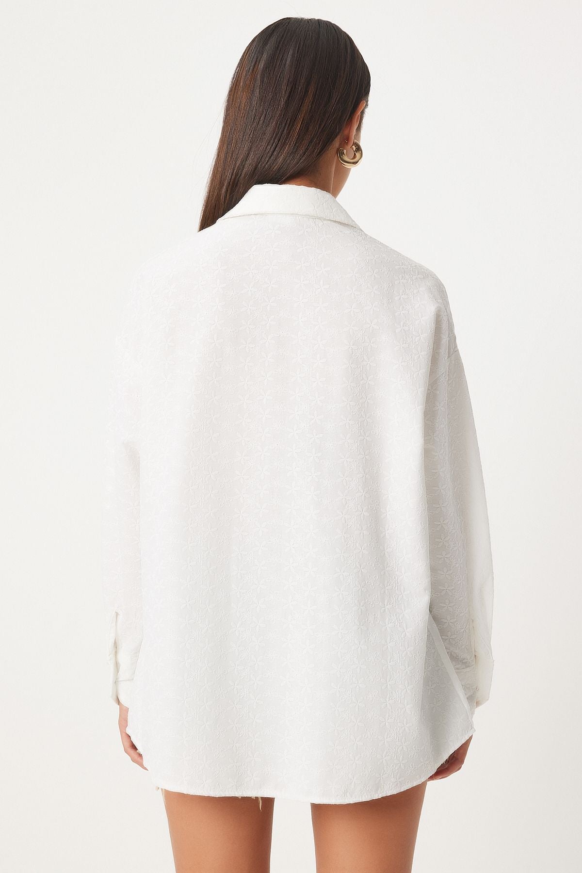 Female white shirt with white patterned DM00137