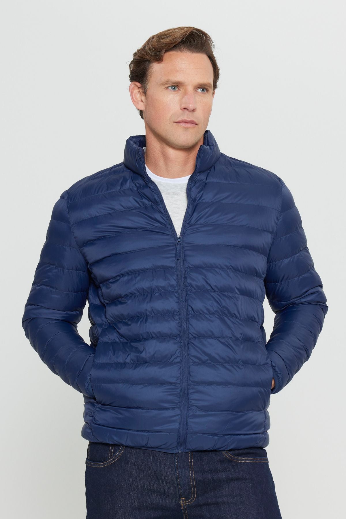 Water and windproofing portable bag that keeps hot light fibrous filling inflatable male coat