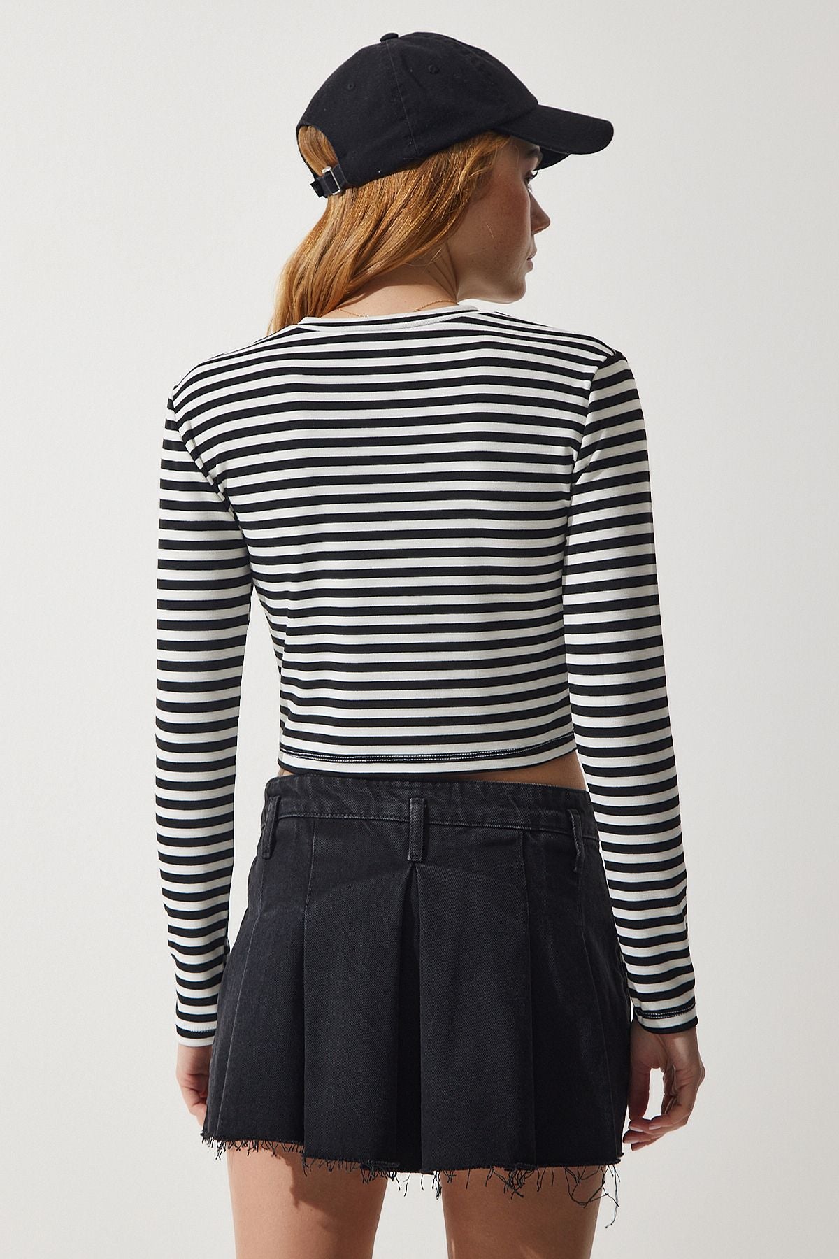 Female black bike collar striped crop knitted blouse CR00424