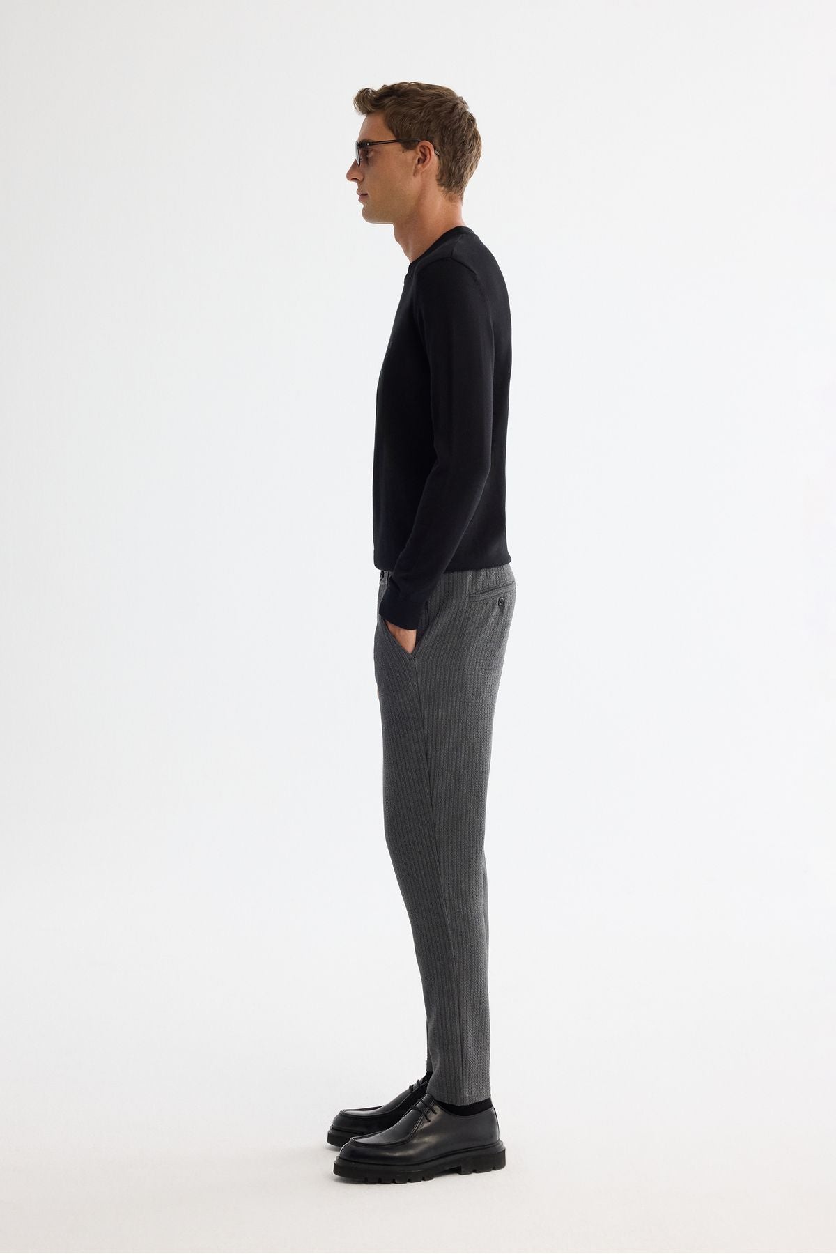 Men's anthracite woolen as well as rubber textured chino pants A42y3067