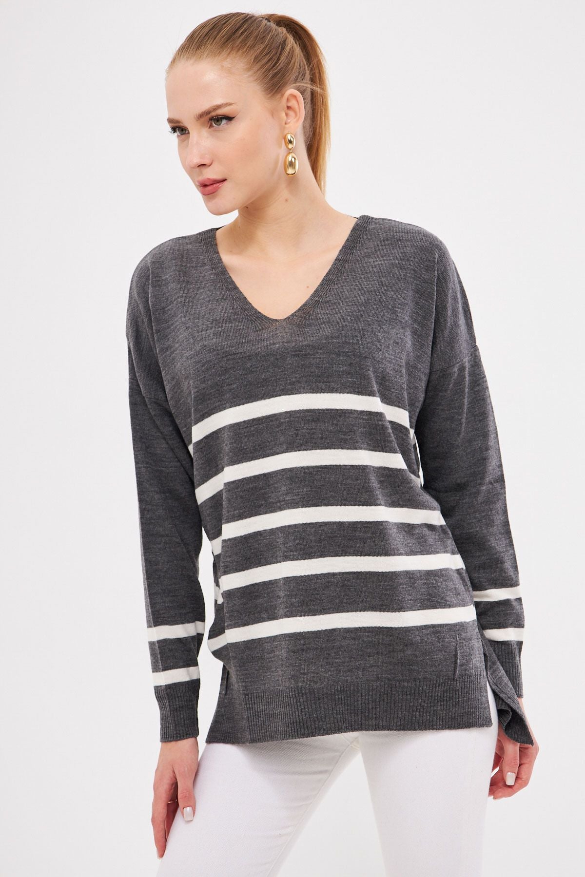 Woman anthracite v neck striped front short back long sweater ARM-20K012008