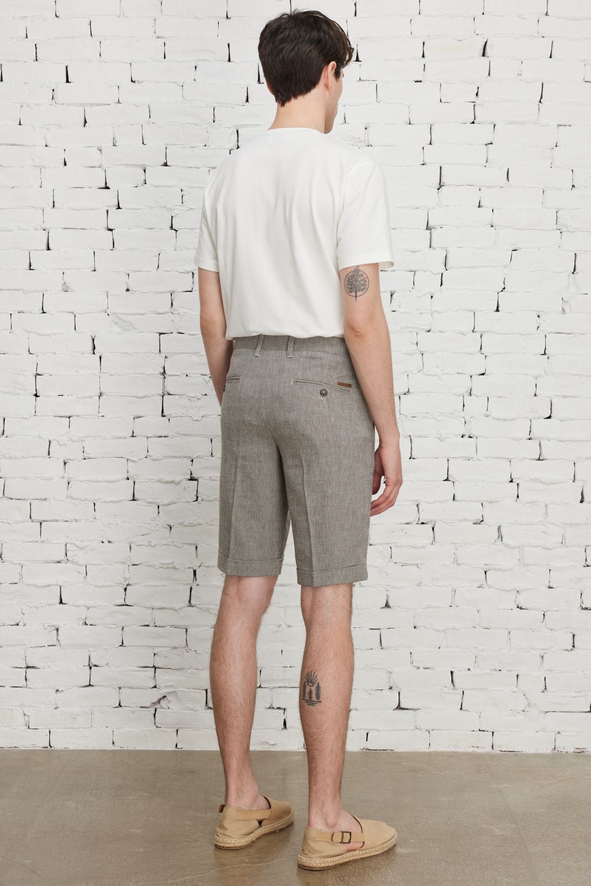 Men's brown slim fit narrow cutting side pocket diagonal patterned cotton shorts